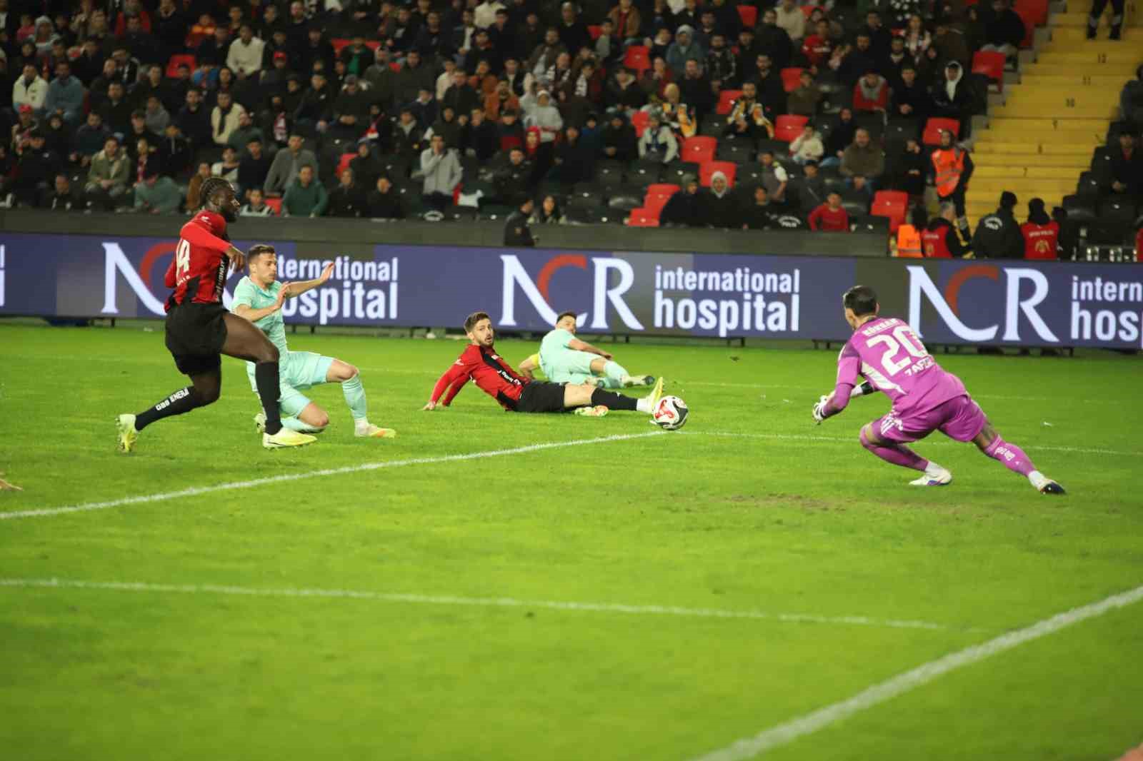 Trendyol Süper Lig: Gaziantep FK: 3 - Kayserispor: 0 (Maç sonucu)
