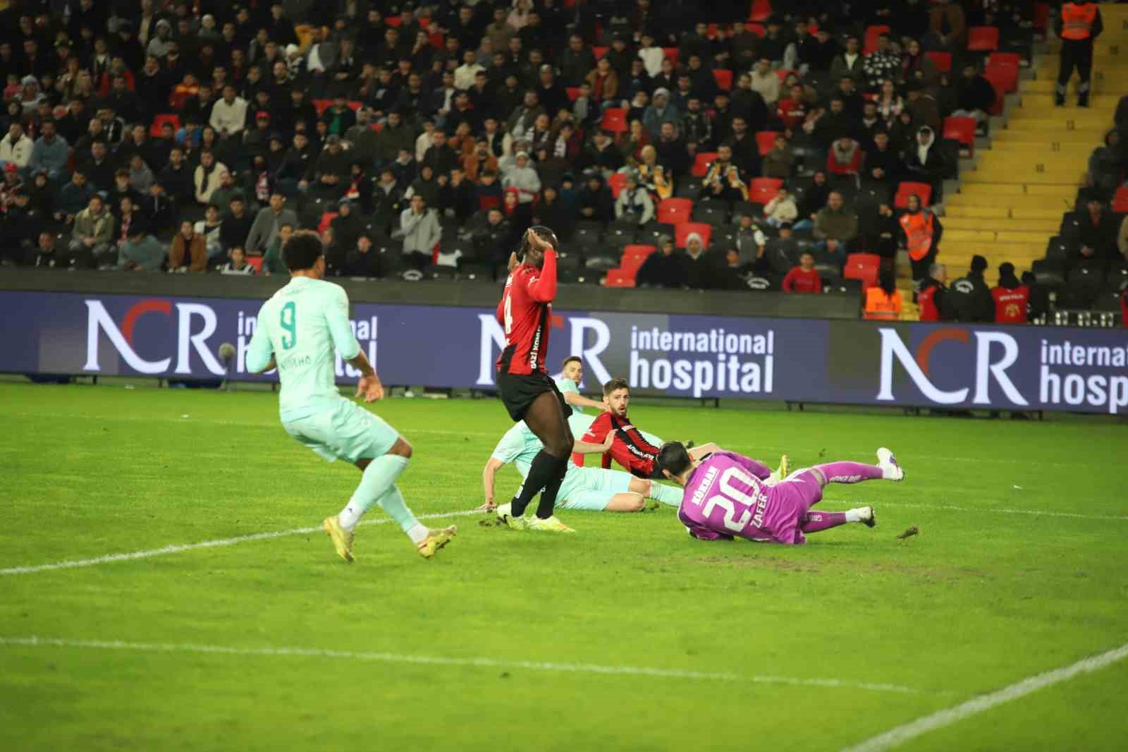 Trendyol Süper Lig: Gaziantep FK: 3 - Kayserispor: 0 (Maç sonucu)
