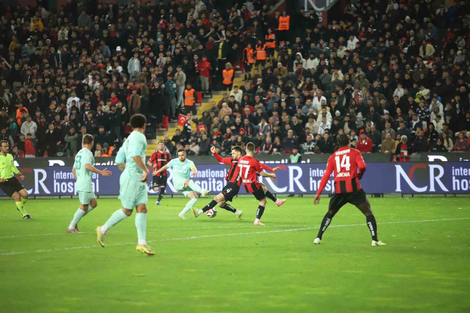 Trendyol Süper Lig: Gaziantep FK: 3 - Kayserispor: 0 (Maç sonucu)
