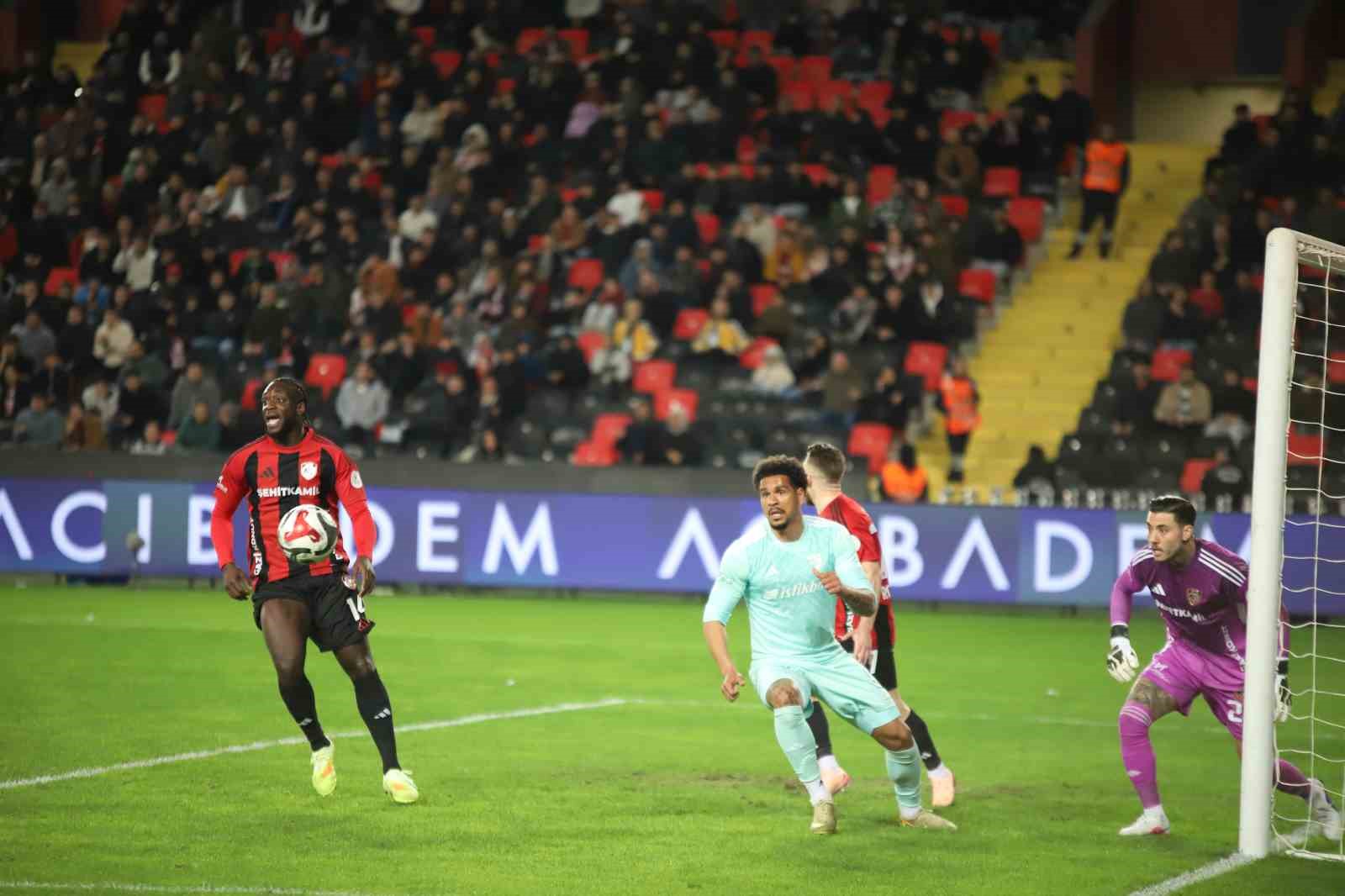 Trendyol Süper Lig: Gaziantep FK: 3 - Kayserispor: 0 (Maç sonucu)
