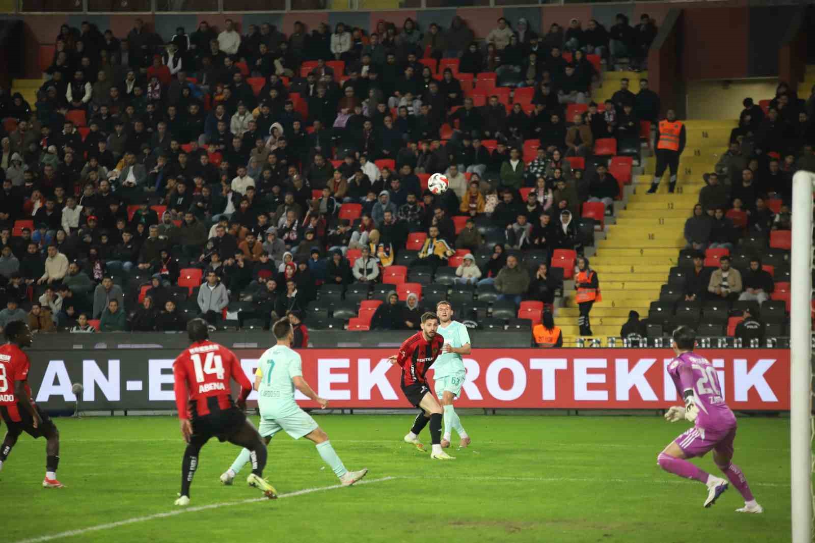 Trendyol Süper Lig: Gaziantep FK: 3 - Kayserispor: 0 (Maç sonucu)
