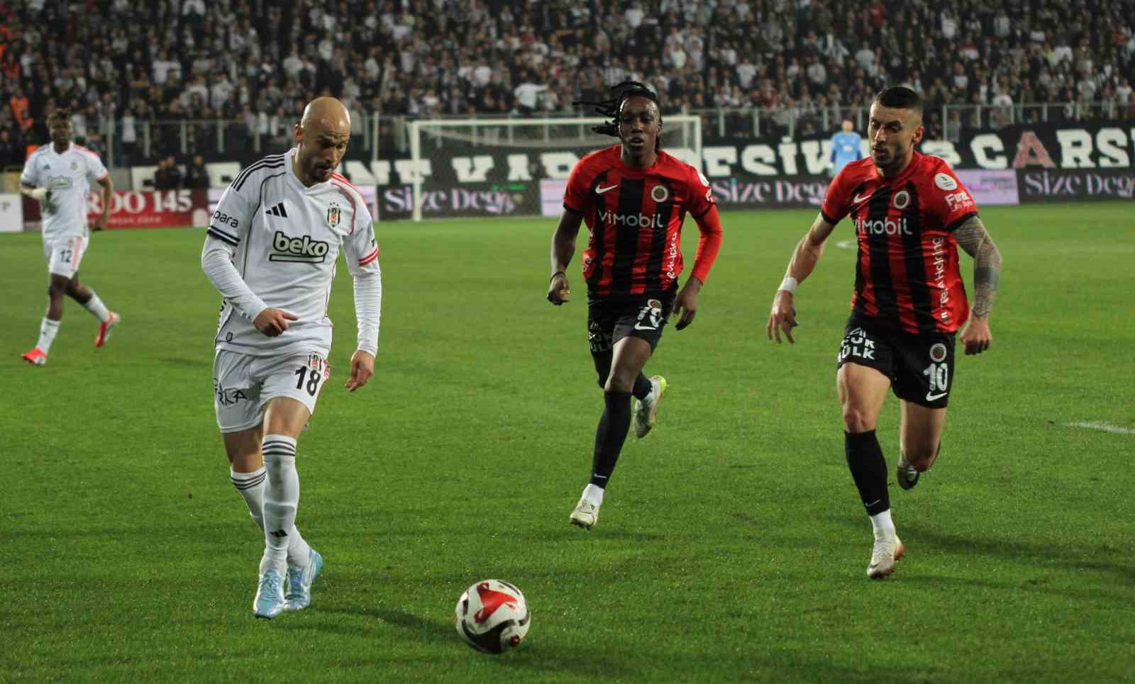 Trendyol Süper Lig: Gençlerbirliği: 0 - Beşiktaş: 0 (İlk yarı)
