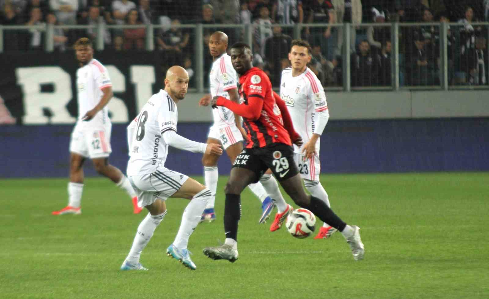 Trendyol Süper Lig: Gençlerbirliği: 0 - Beşiktaş: 0 (İlk yarı)
