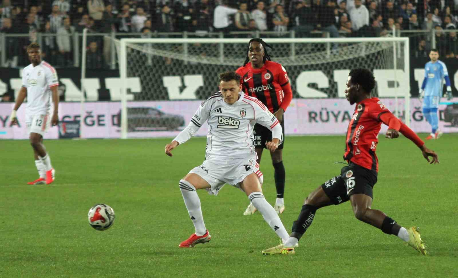 Trendyol Süper Lig: Gençlerbirliği: 0 - Beşiktaş: 0 (İlk yarı)
