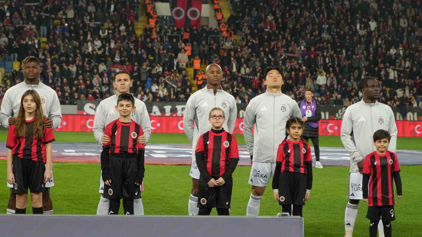 Trendyol Süper Lig: Gençlerbirliği: 0 - Beşiktaş: 0 (Maç devam ediyor)
