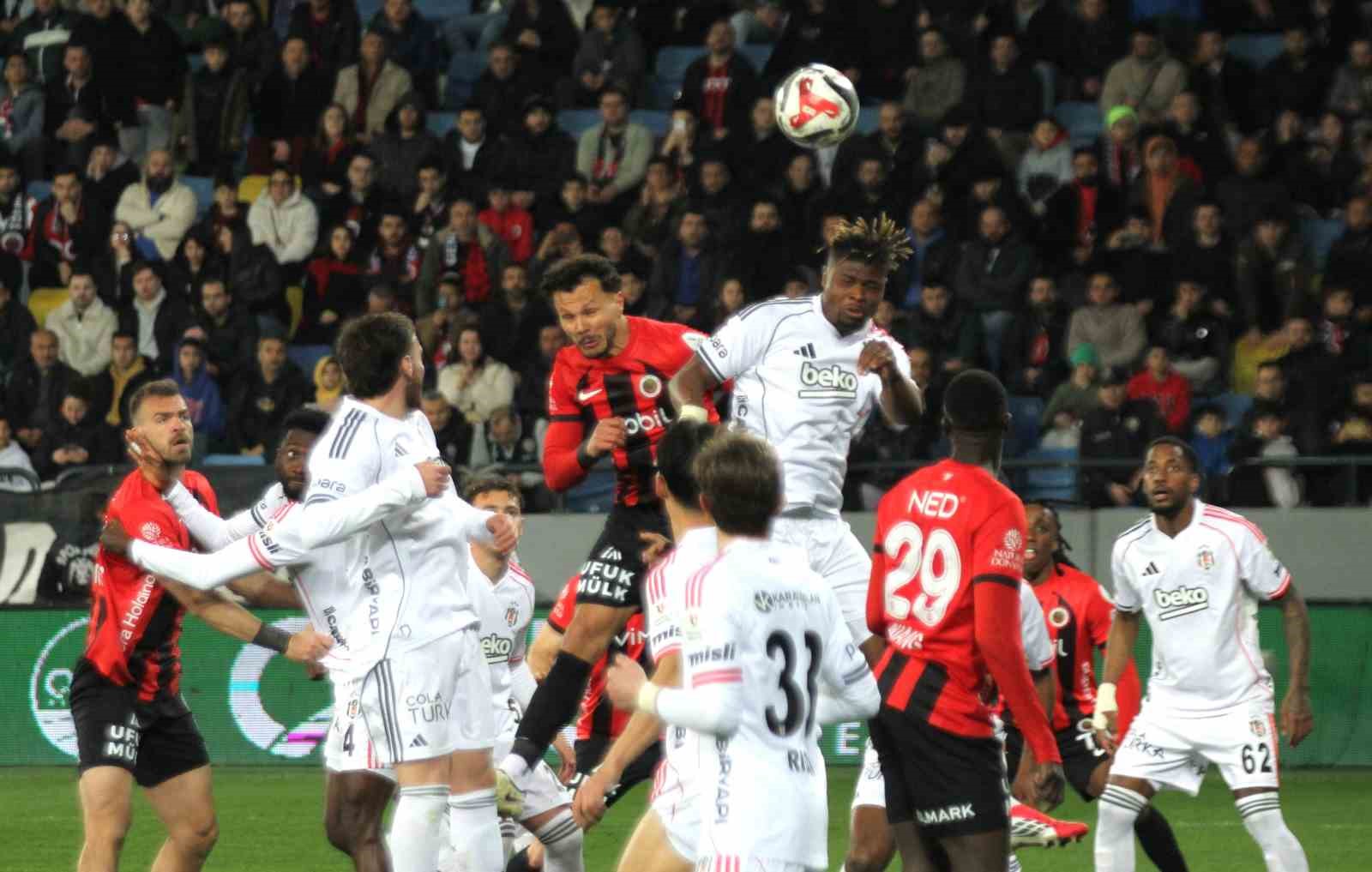 Trendyol Süper Lig: Gençlerbirliği: 0 - Beşiktaş: 2 (Maç sonucu)
Trendyol Süper Lig: Gençlerbirliği: 0 - Beşiktaş: 2 (Maç sonucu)