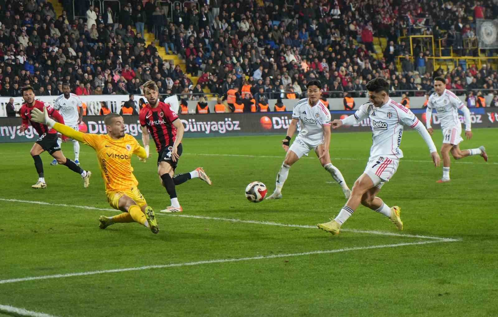 Trendyol Süper Lig: Gençlerbirliği: 0 - Beşiktaş: 2 (Maç sonucu)
Trendyol Süper Lig: Gençlerbirliği: 0 - Beşiktaş: 2 (Maç sonucu)