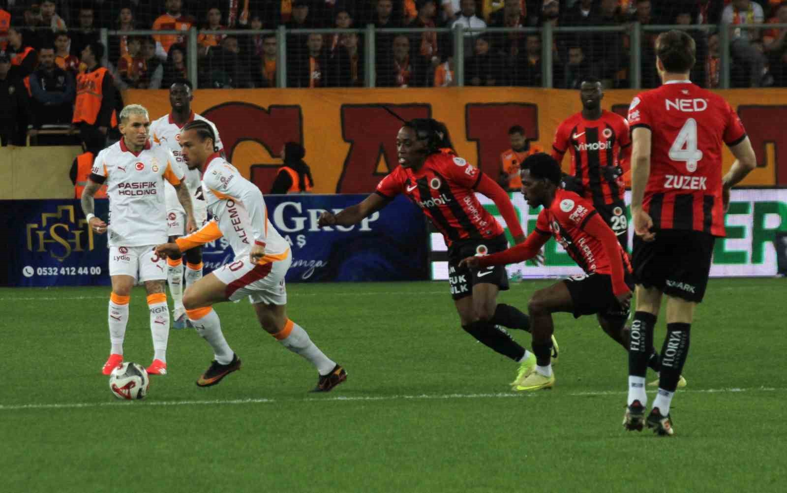 Trendyol Süper Lig: Gençlerbirliği: 0 - Galatasaray: 1 (Maç devam ediyor)
