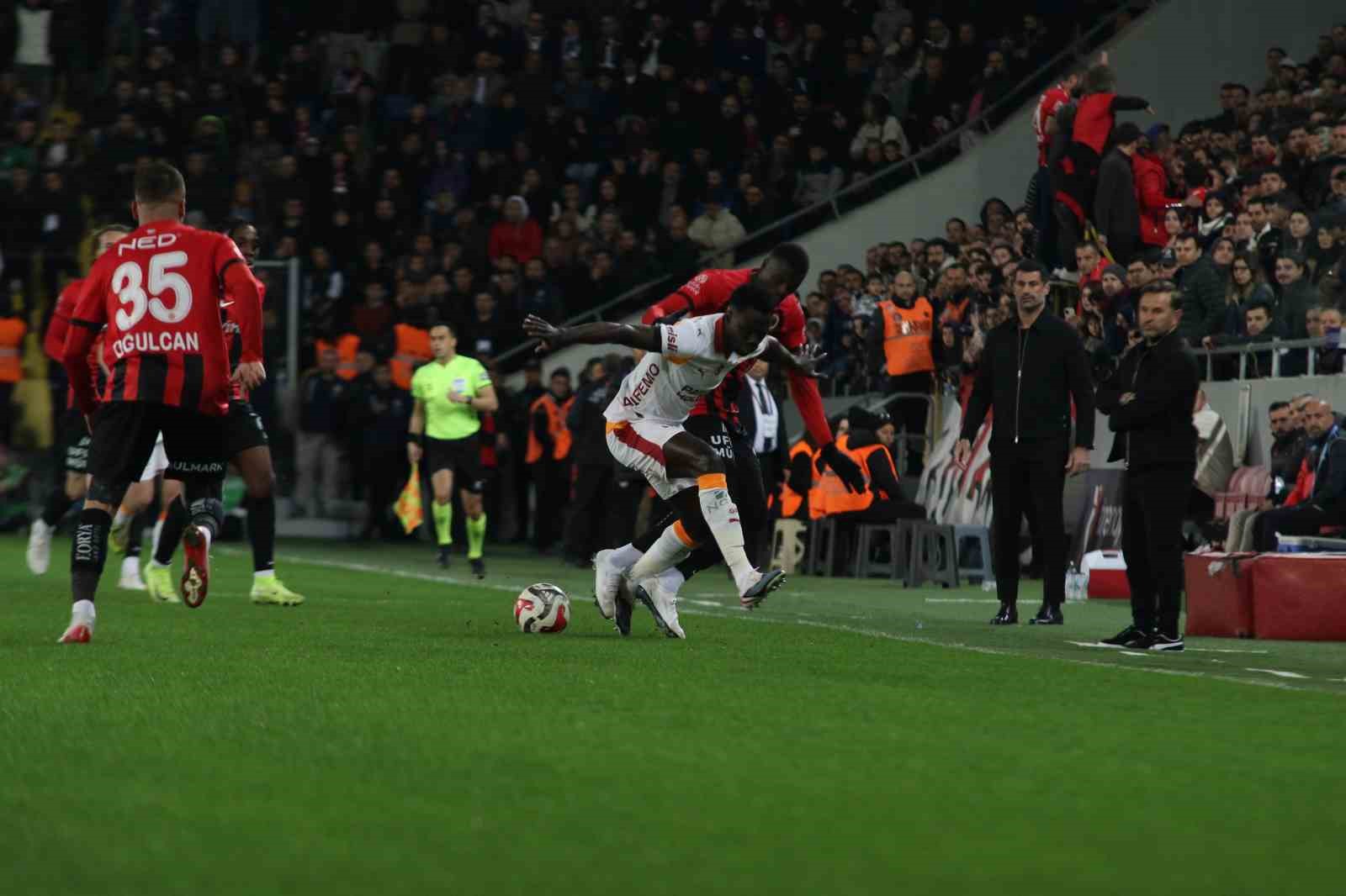 Trendyol Süper Lig: Gençlerbirliği: 0 - Galatasaray: 1 (Maç devam ediyor)
