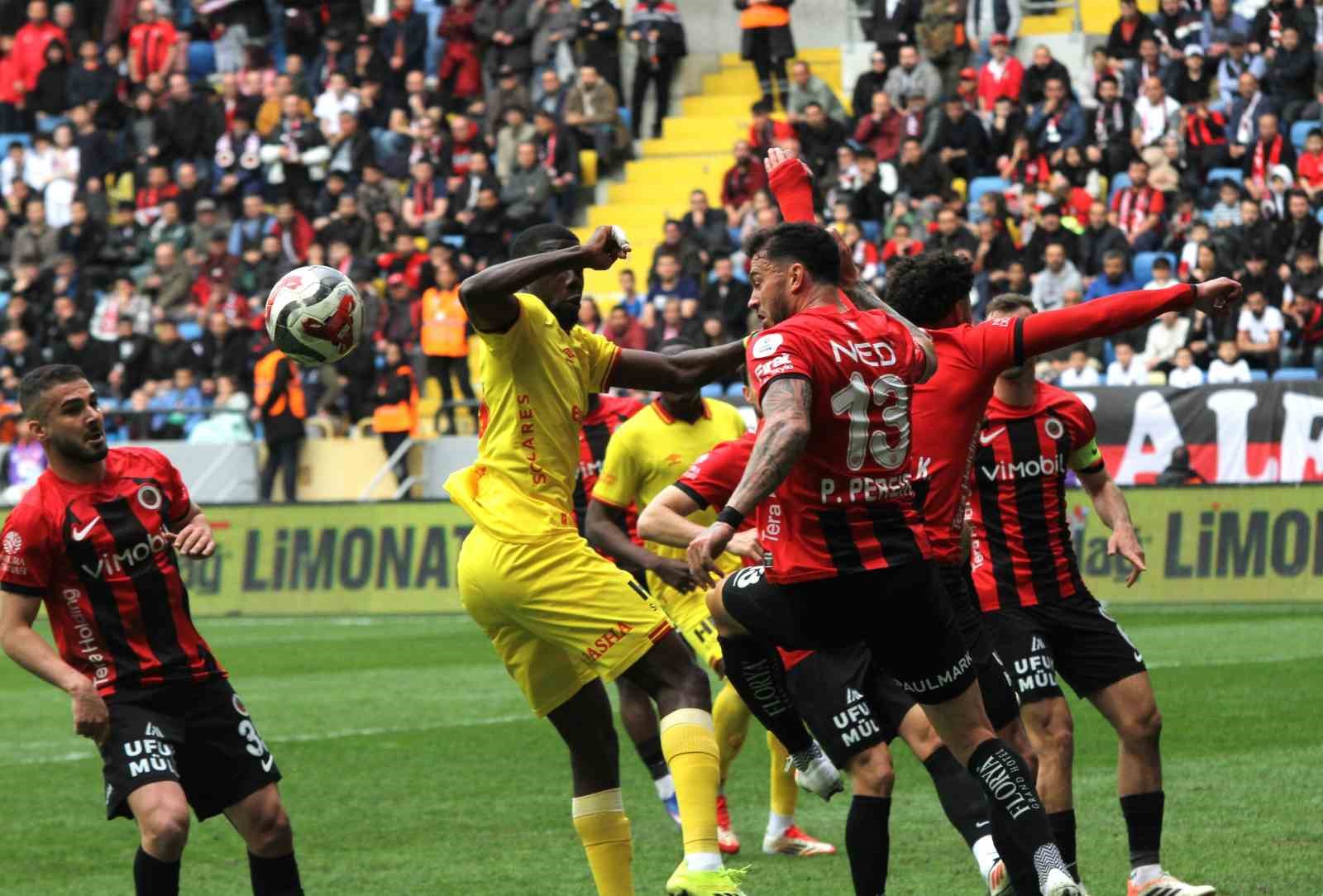 Trendyol Süper Lig: Gençlerbirliği: 0 - Göztepe: 1 (ilk yarı)
