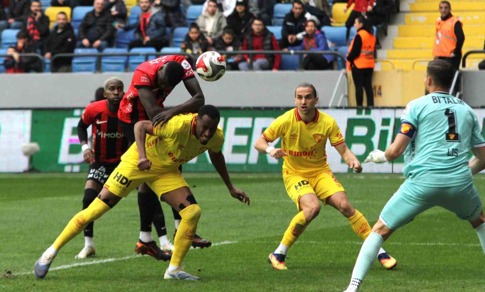 Trendyol Süper Lig: Gençlerbirliği: 0 - Göztepe: 2 (Maç sonucu)
Trendyol Süper Lig: Gençlerbirliği: 0 - Göztepe: 2 (Maç sonucu)