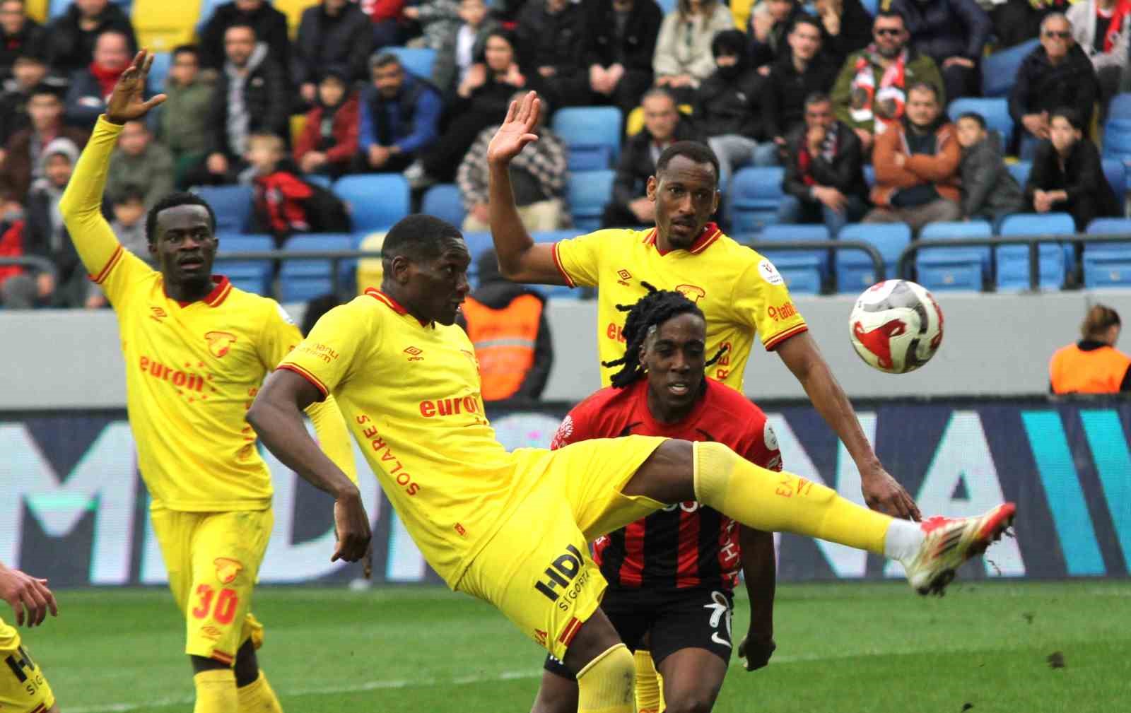 Trendyol Süper Lig: Gençlerbirliği: 0 - Göztepe: 2 (Maç sonucu)
Trendyol Süper Lig: Gençlerbirliği: 0 - Göztepe: 2 (Maç sonucu)