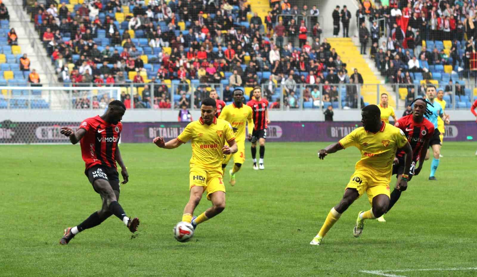 Trendyol Süper Lig: Gençlerbirliği: 0 - Göztepe: 2 (Maç sonucu)
Trendyol Süper Lig: Gençlerbirliği: 0 - Göztepe: 2 (Maç sonucu)