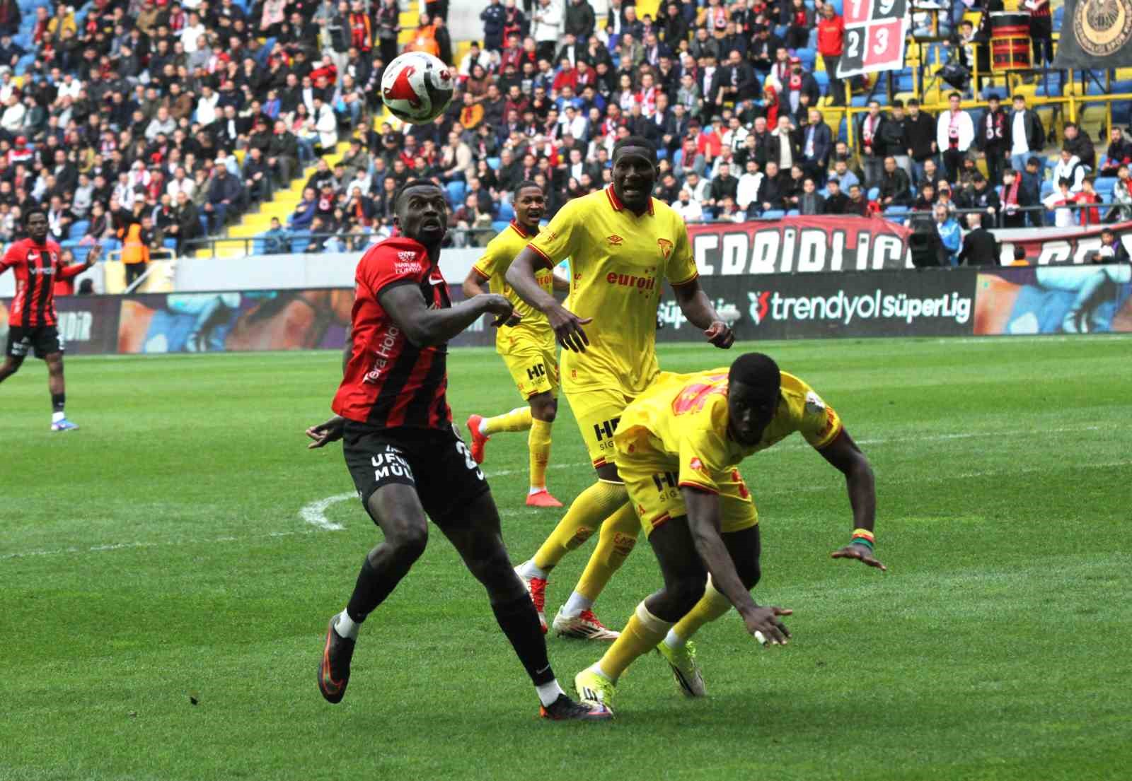 Trendyol Süper Lig: Gençlerbirliği: 0 - Göztepe: 2 (Maç sonucu)
Trendyol Süper Lig: Gençlerbirliği: 0 - Göztepe: 2 (Maç sonucu)