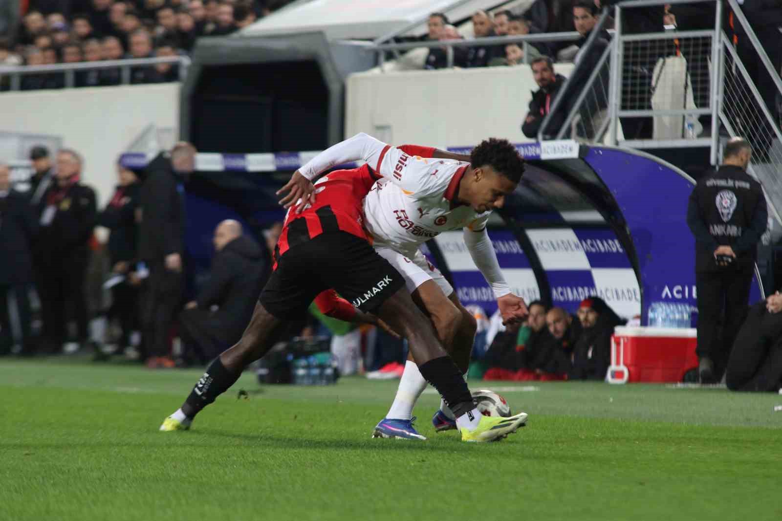 Trendyol Süper Lig: Gençlerbirliği: 1 - Galatasaray: 2 (Maç sonucu)
