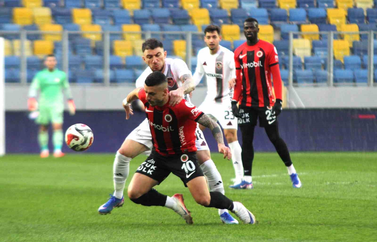 Trendyol Süper Lig: Gençlerbirliği: 1 - Gaziantep FK: 0 (İlk yarı)
