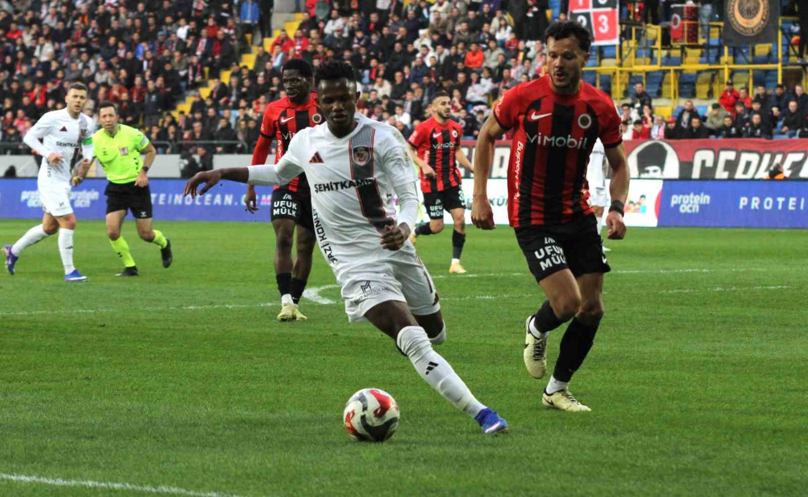 Trendyol Süper Lig: Gençlerbirliği: 1 - Gaziantep FK: 0 (İlk yarı)
