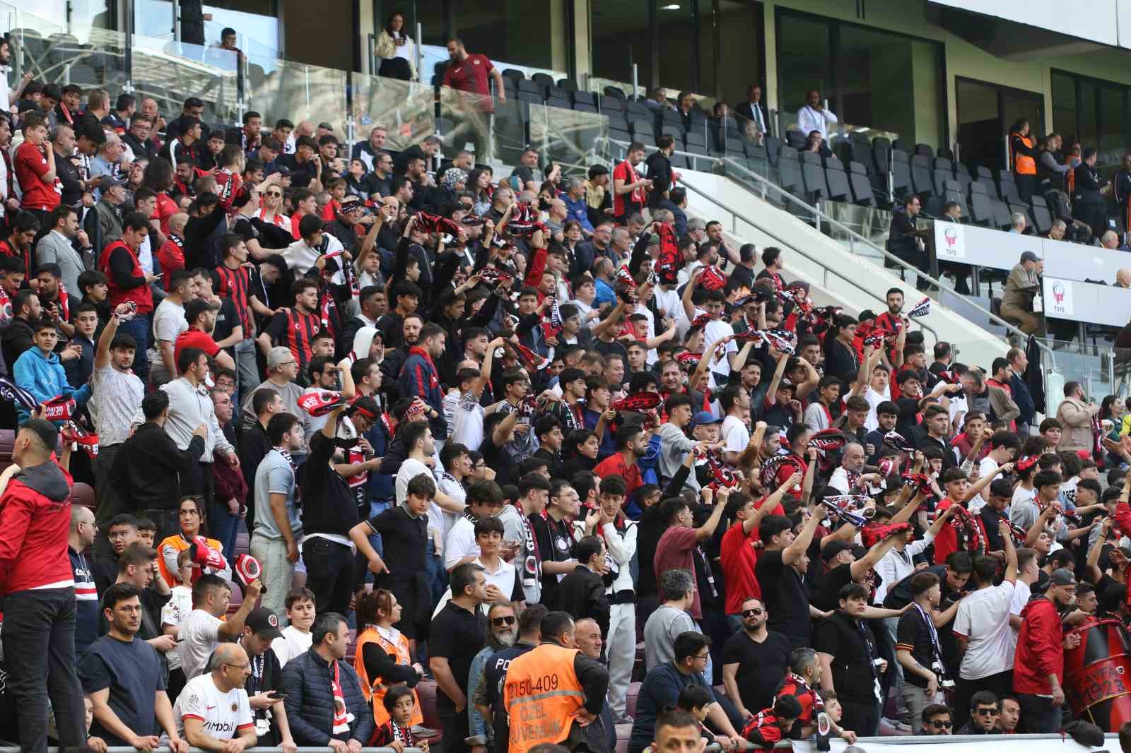 Trendyol Süper Lig: Gençlerbirliği: 1 - Kocaelispor: 0 (İlk yarı)
