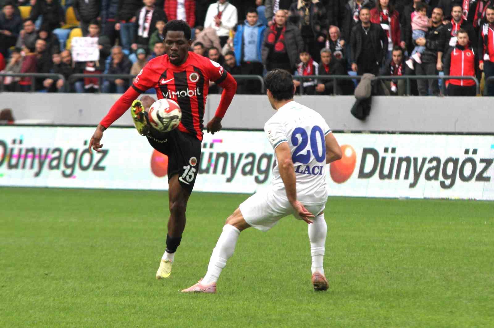 Trendyol Süper Lig: Gençlerbirliği: 2 - Çaykur Rizespor: 0 (İlk yarı)
