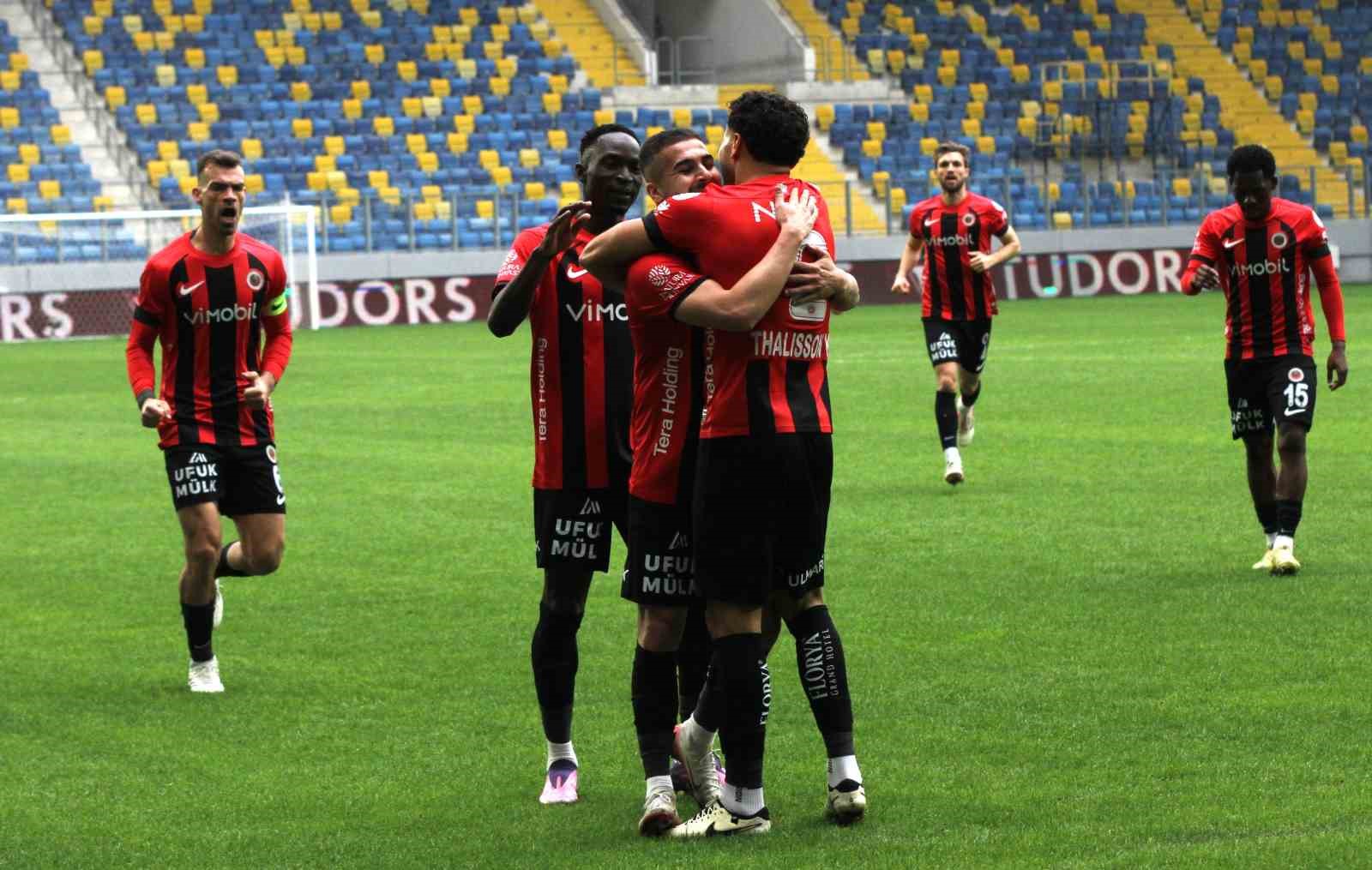 Trendyol Süper Lig: Gençlerbirliği: 2 - Çaykur Rizespor: 0 (İlk yarı)

