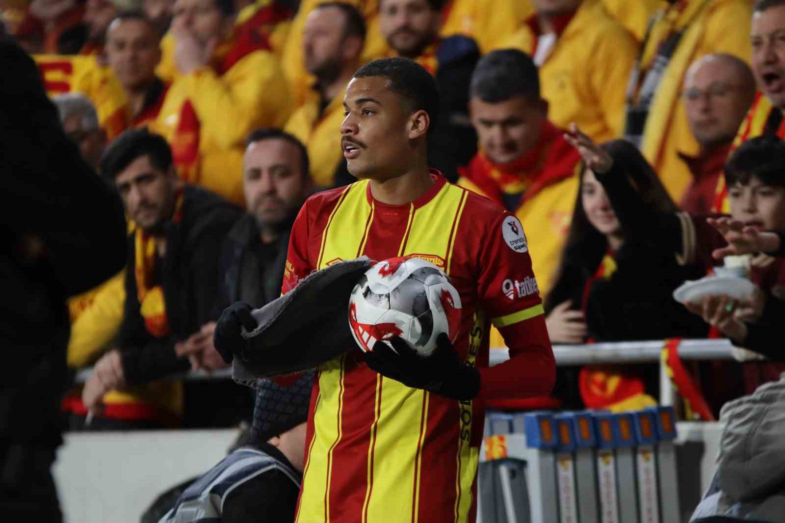 Trendyol Süper Lig: Göztepe: 0 - Eyüpspor: 0 (İlk yarı)
