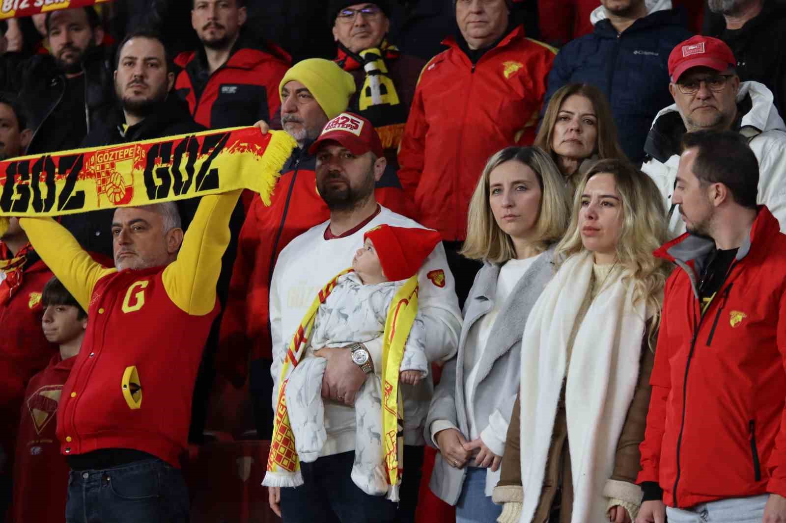 Trendyol Süper Lig: Göztepe: 0 - Eyüpspor: 0 (İlk yarı)
