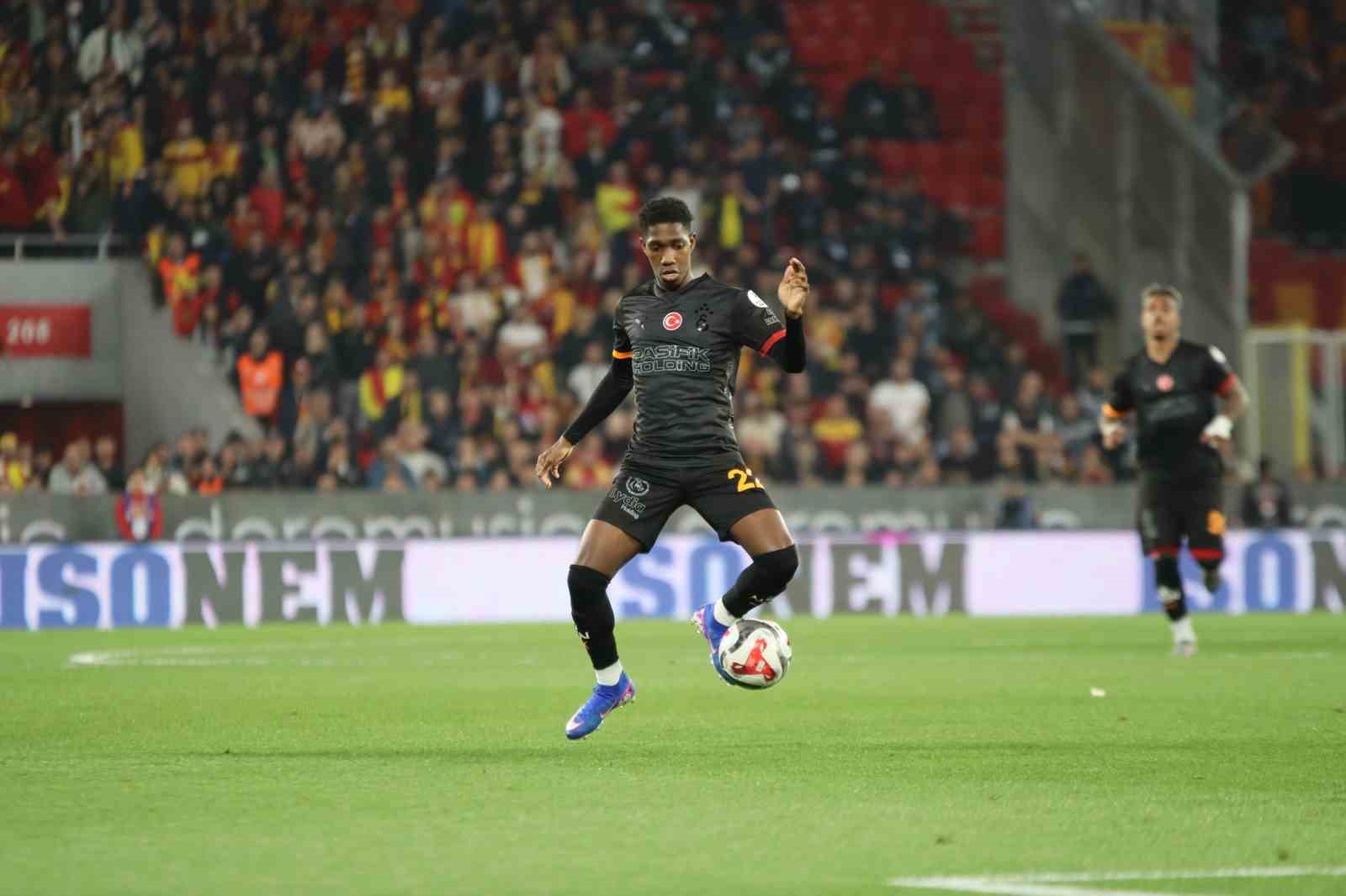 Trendyol Süper Lig: Göztepe: 0 - Galatasaray: 1 (Maç devam ediyor)
