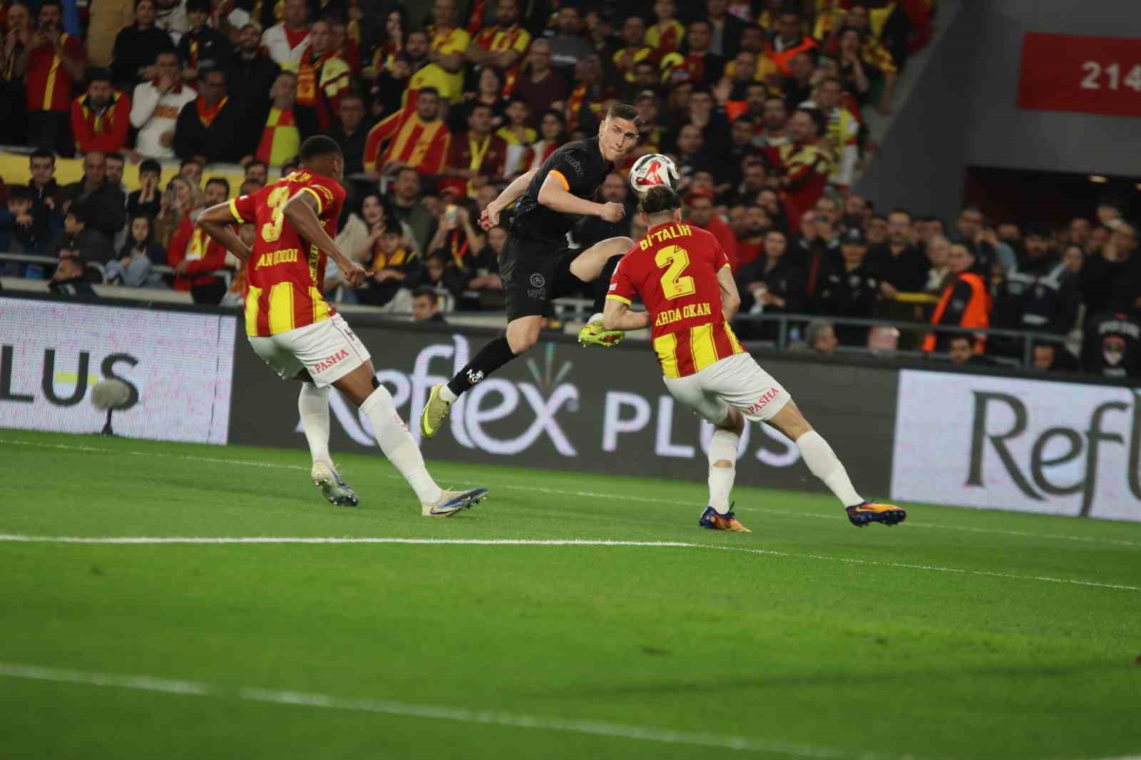 Trendyol Süper Lig: Göztepe: 0 - Galatasaray: 1 (Maç devam ediyor)

