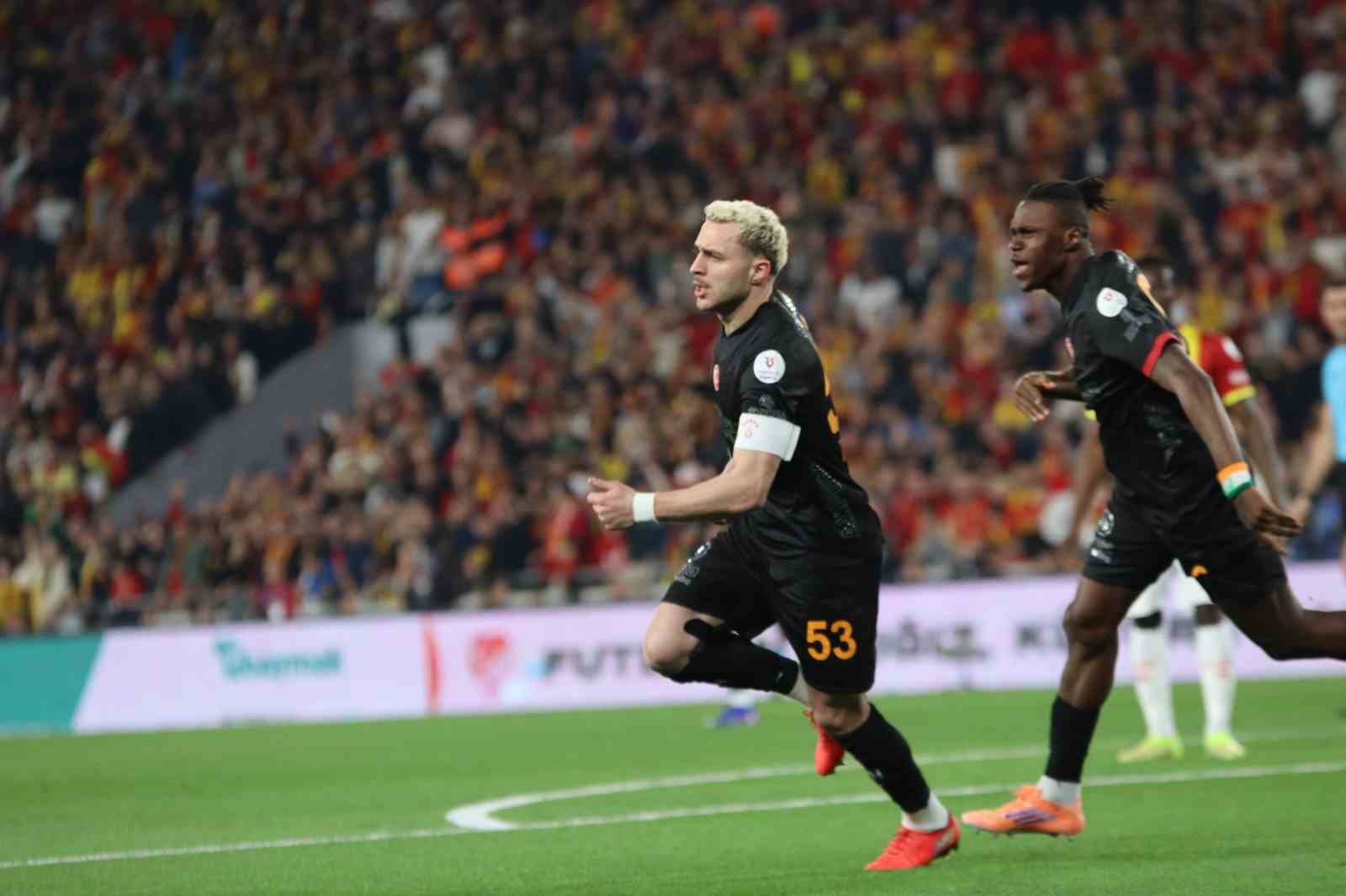 Trendyol Süper Lig: Göztepe: 0 - Galatasaray: 1 (Maç devam ediyor)
