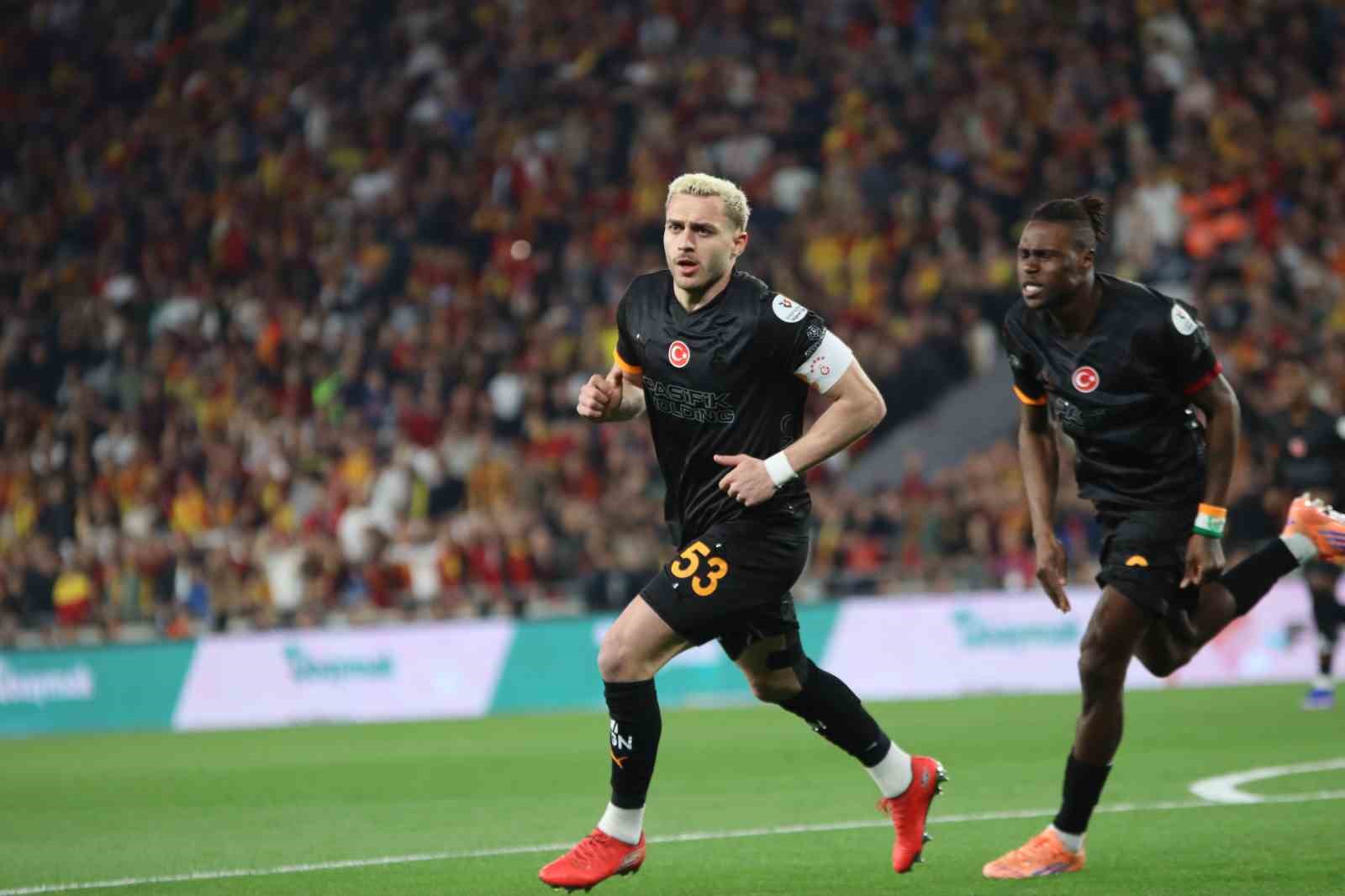 Trendyol Süper Lig: Göztepe: 0 - Galatasaray: 1 (Maç devam ediyor)
