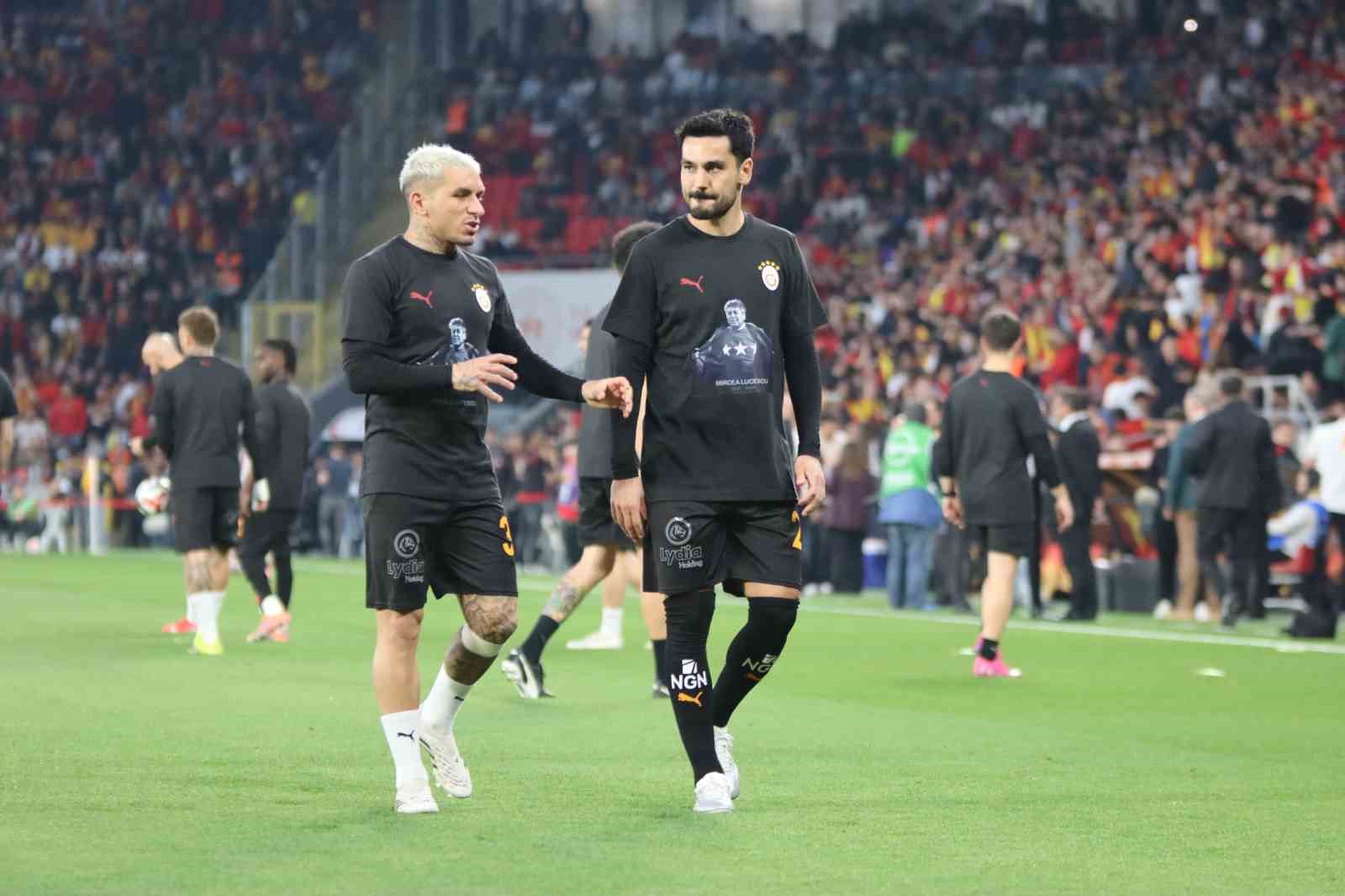Trendyol Süper Lig: Göztepe: 0 - Galatasaray: 1 (Maç devam ediyor)
