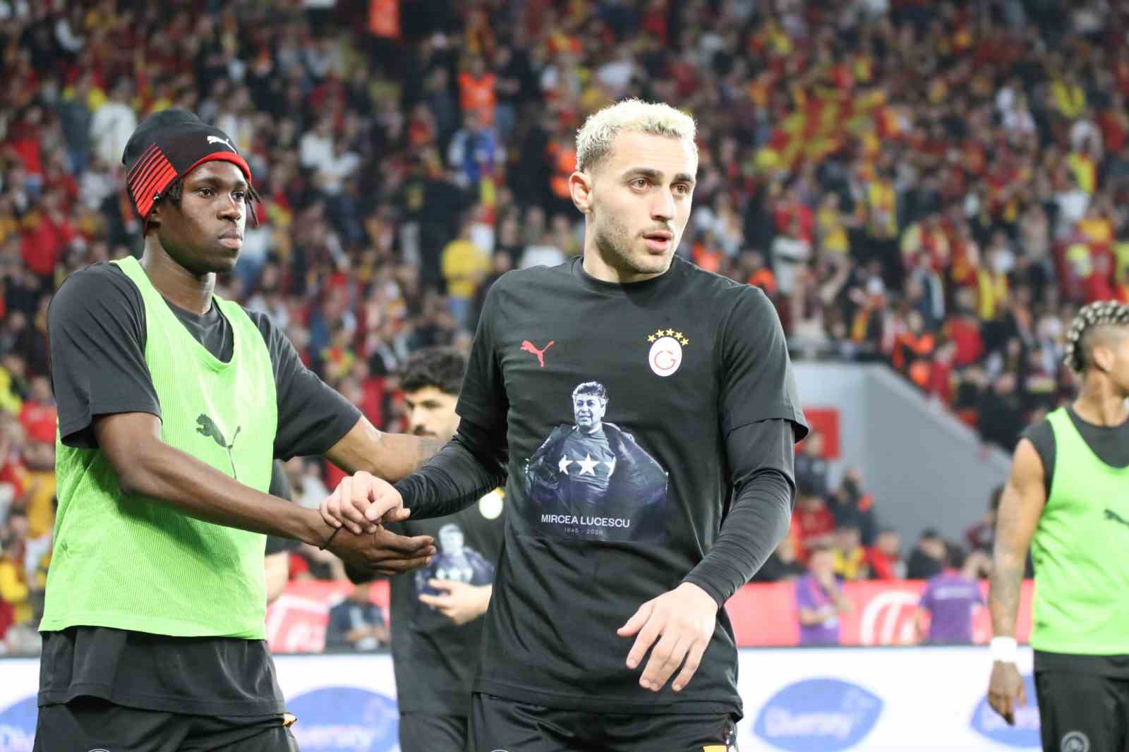 Trendyol Süper Lig: Göztepe: 0 - Galatasaray: 1 (Maç devam ediyor)
