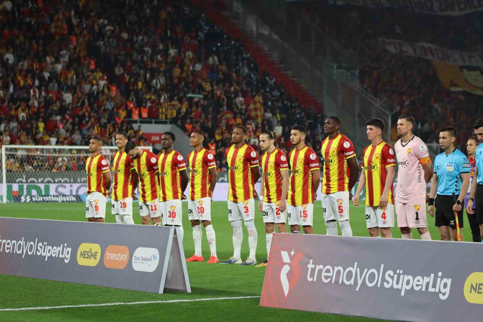 Trendyol Süper Lig: Göztepe: 0 - Galatasaray: 1 (Maç devam ediyor)
