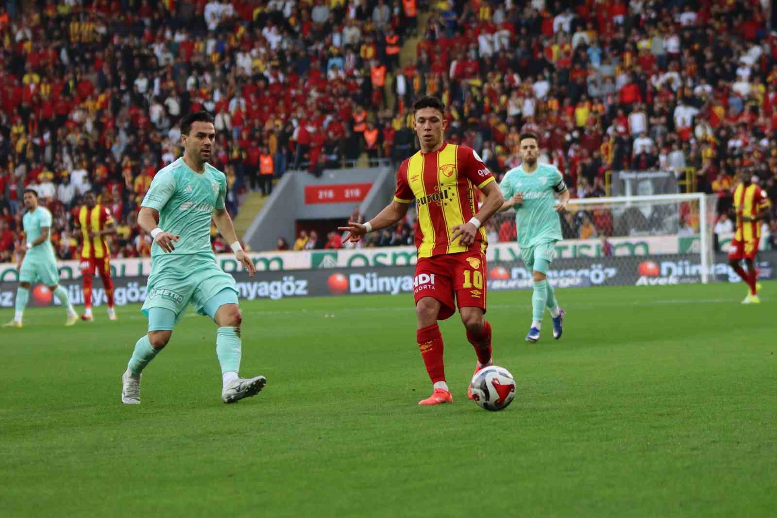 Trendyol Süper Lig: Göztepe: 0 - Kayserispor: 0 (İlk yarı)
Trendyol Süper Lig: Göztepe: 0 - Kayserispor: 0 (İlk yarı)