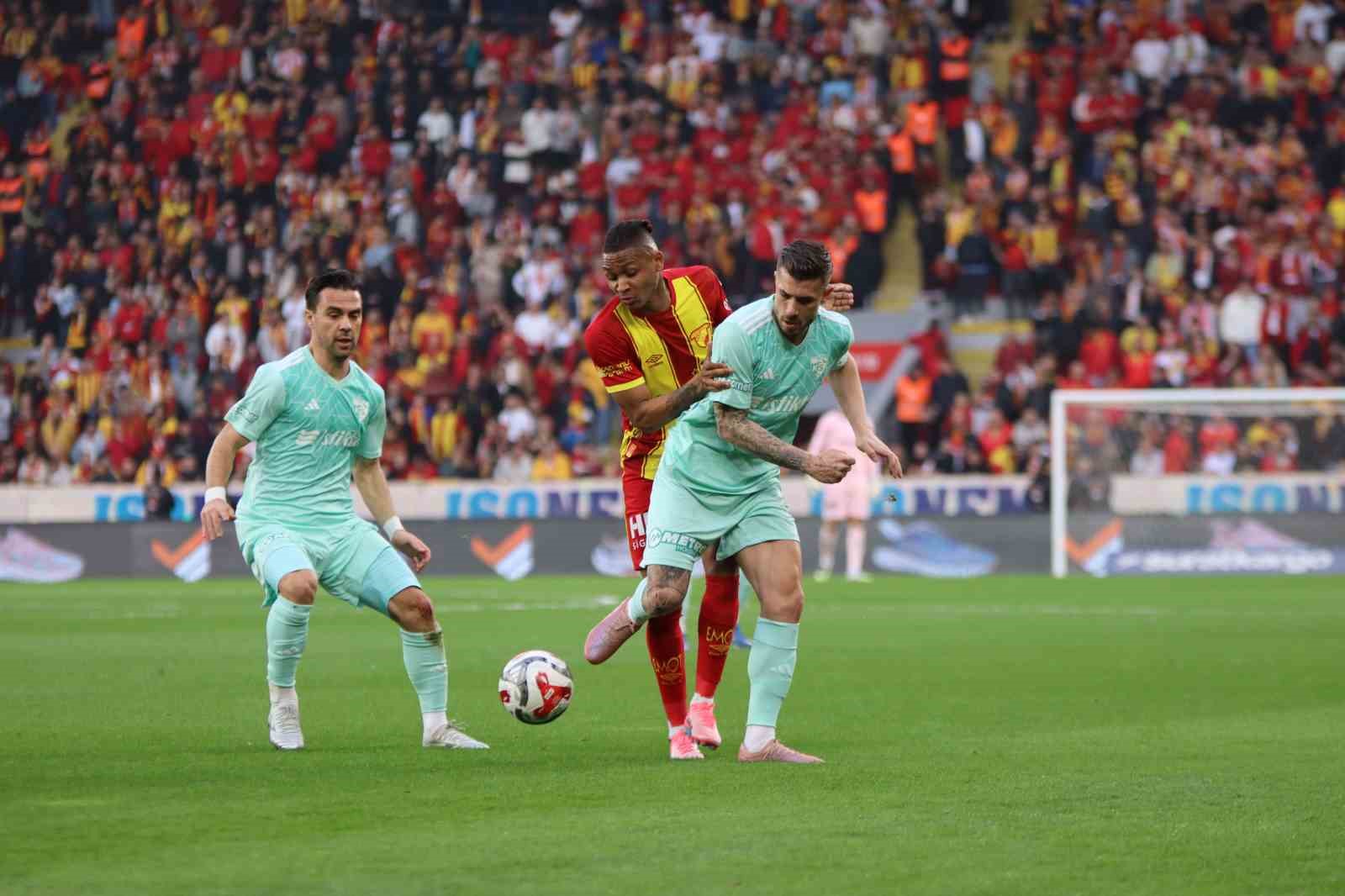 Trendyol Süper Lig: Göztepe: 0 - Kayserispor: 0 (İlk yarı)
Trendyol Süper Lig: Göztepe: 0 - Kayserispor: 0 (İlk yarı)