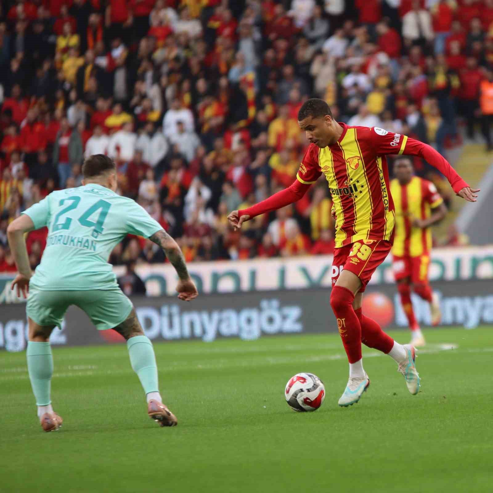 Trendyol Süper Lig: Göztepe: 0 - Kayserispor: 0 (İlk yarı)
Trendyol Süper Lig: Göztepe: 0 - Kayserispor: 0 (İlk yarı)
