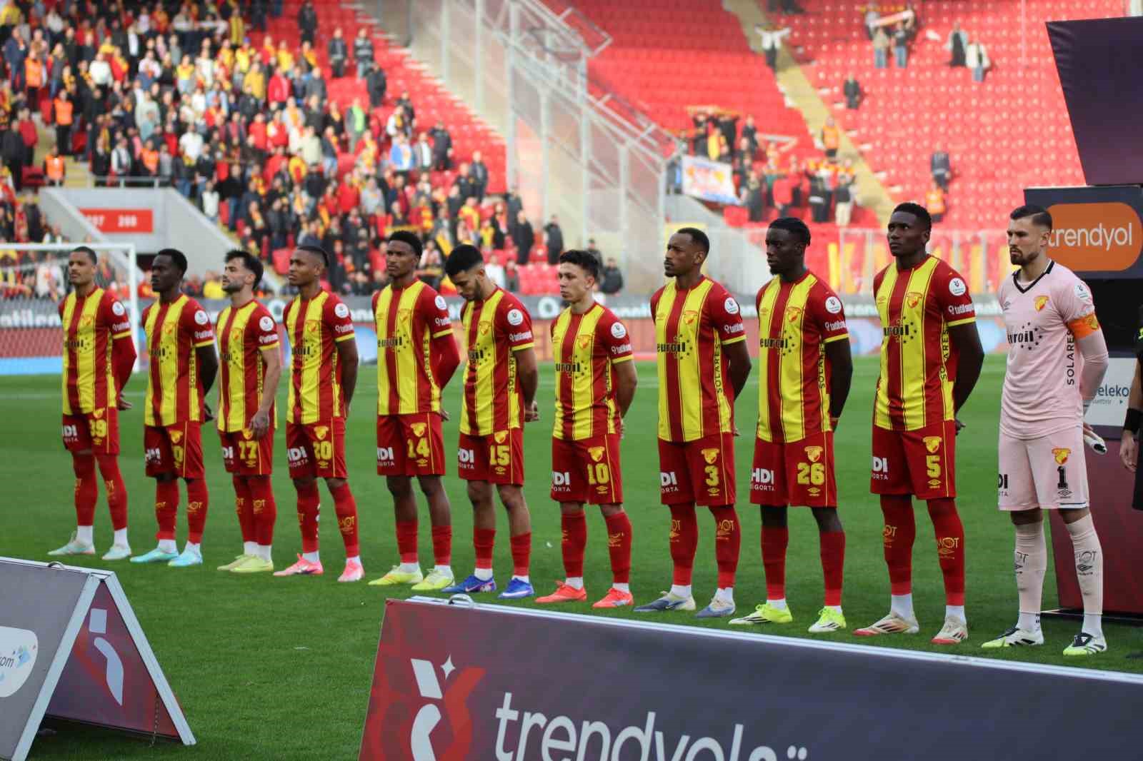 Trendyol Süper Lig: Göztepe: 0 - Kayserispor: 0 (İlk yarı)
Trendyol Süper Lig: Göztepe: 0 - Kayserispor: 0 (İlk yarı)