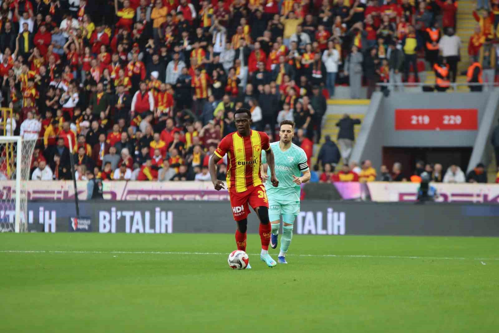 Trendyol Süper Lig: Göztepe: 0 - Kayserispor: 0 (İlk yarı)
Trendyol Süper Lig: Göztepe: 0 - Kayserispor: 0 (İlk yarı)