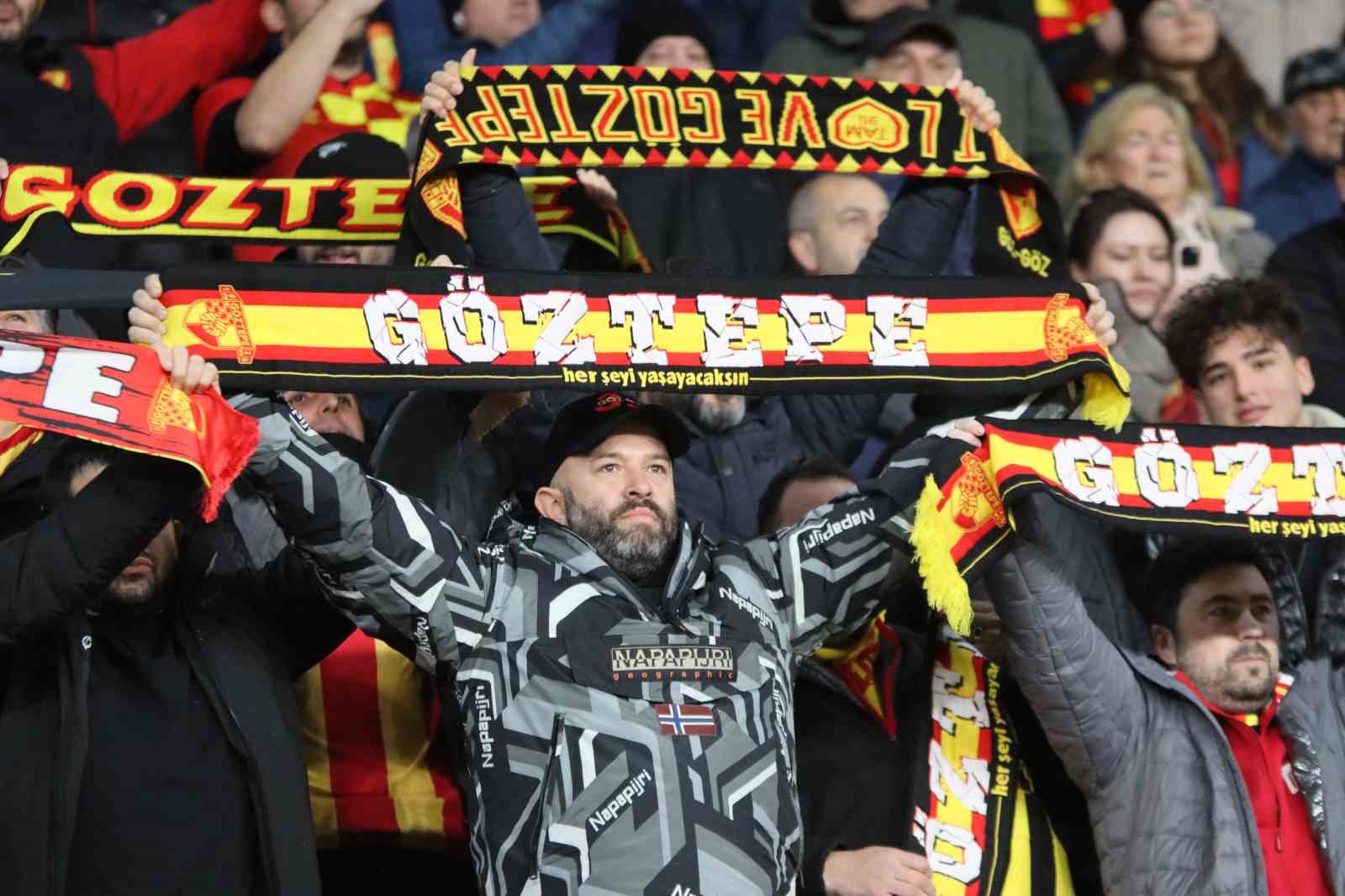 Trendyol Süper Lig: Göztepe: 1 - Çaykur Rizespor: 0 (İlk yarı)
