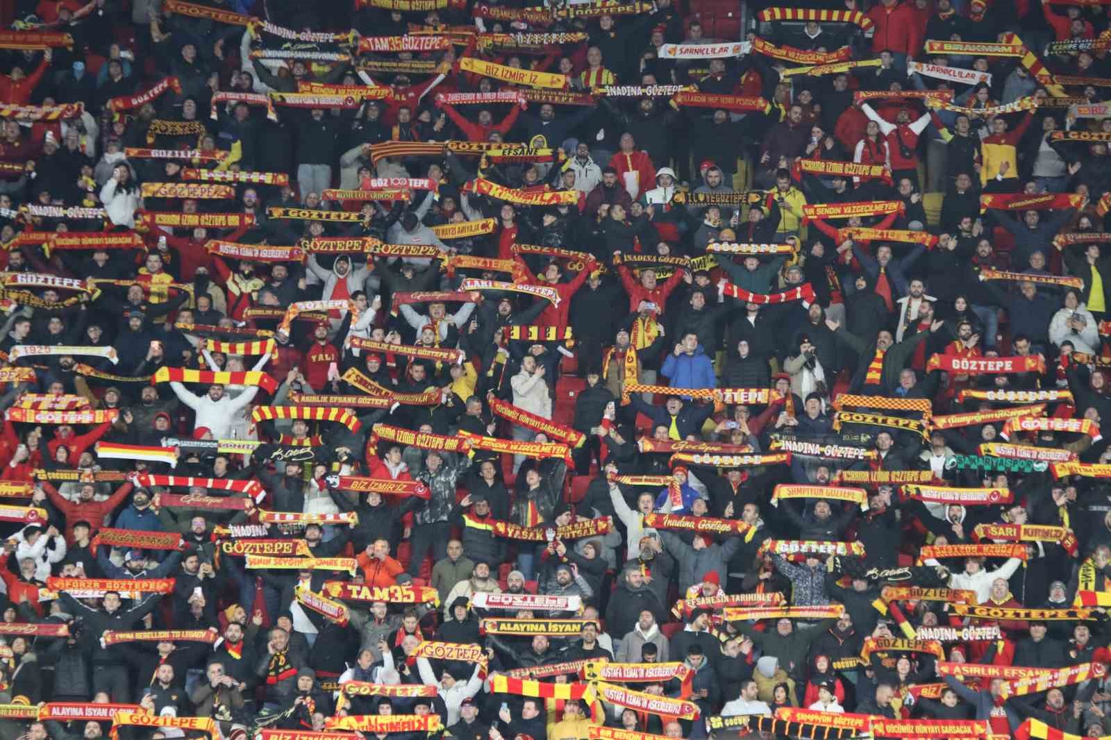 Trendyol Süper Lig: Göztepe: 1 - Çaykur Rizespor: 0 (İlk yarı)
