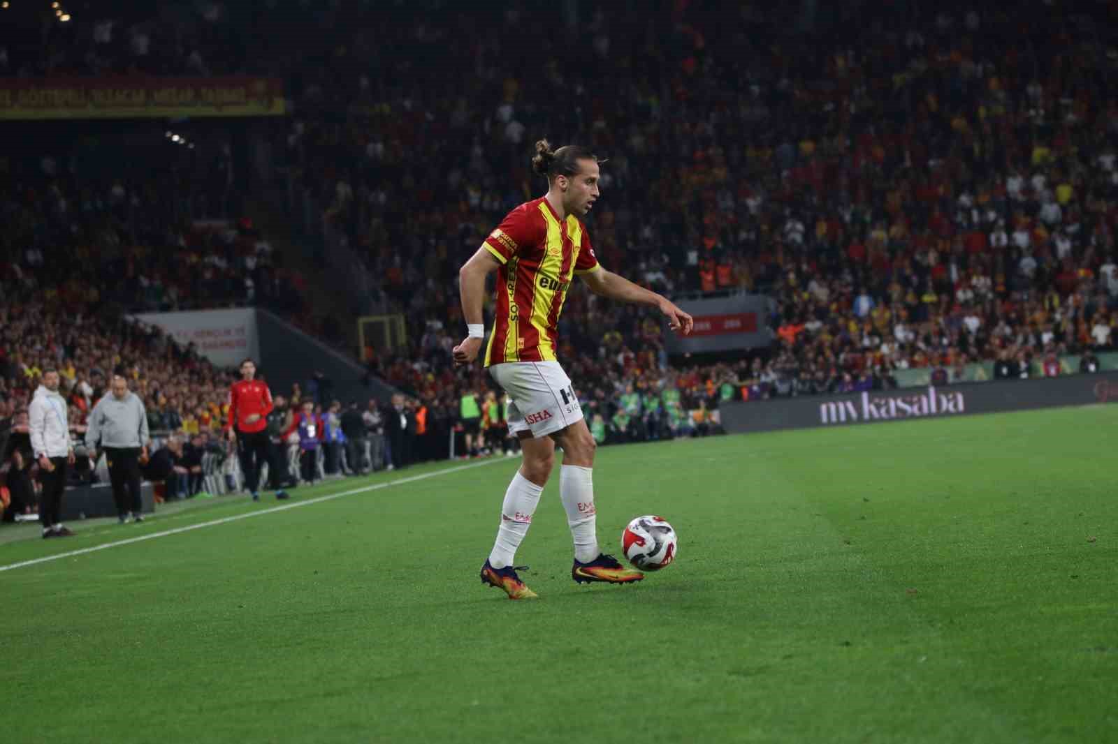 Trendyol Süper Lig: Göztepe: 1 - Galatasaray: 3 (Maç sonucu)
Trendyol Süper Lig: Göztepe: 1 - Galatasaray: 3 (Maç sonucu)