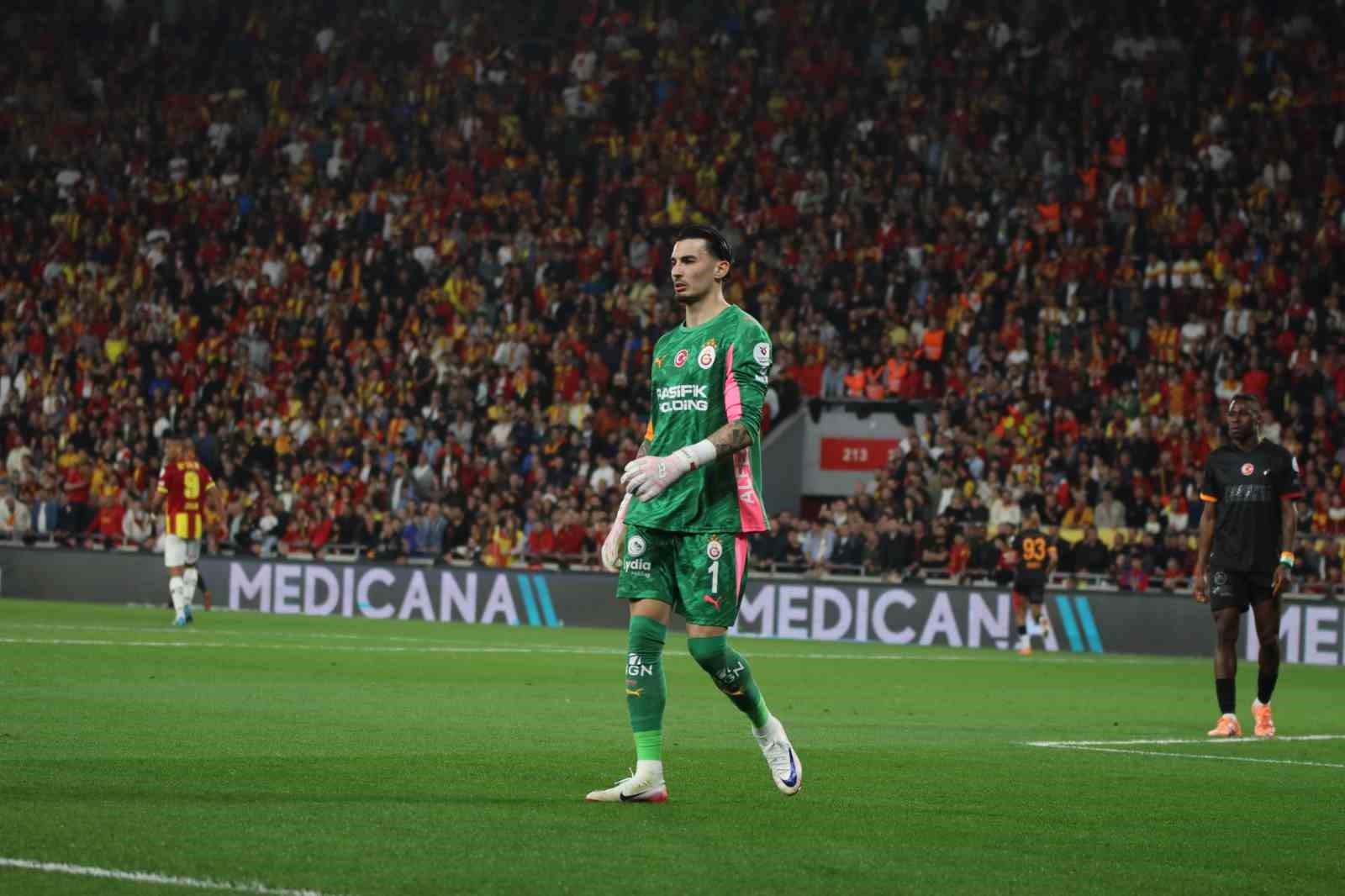 Trendyol Süper Lig: Göztepe: 1 - Galatasaray: 3 (Maç sonucu)
Trendyol Süper Lig: Göztepe: 1 - Galatasaray: 3 (Maç sonucu)