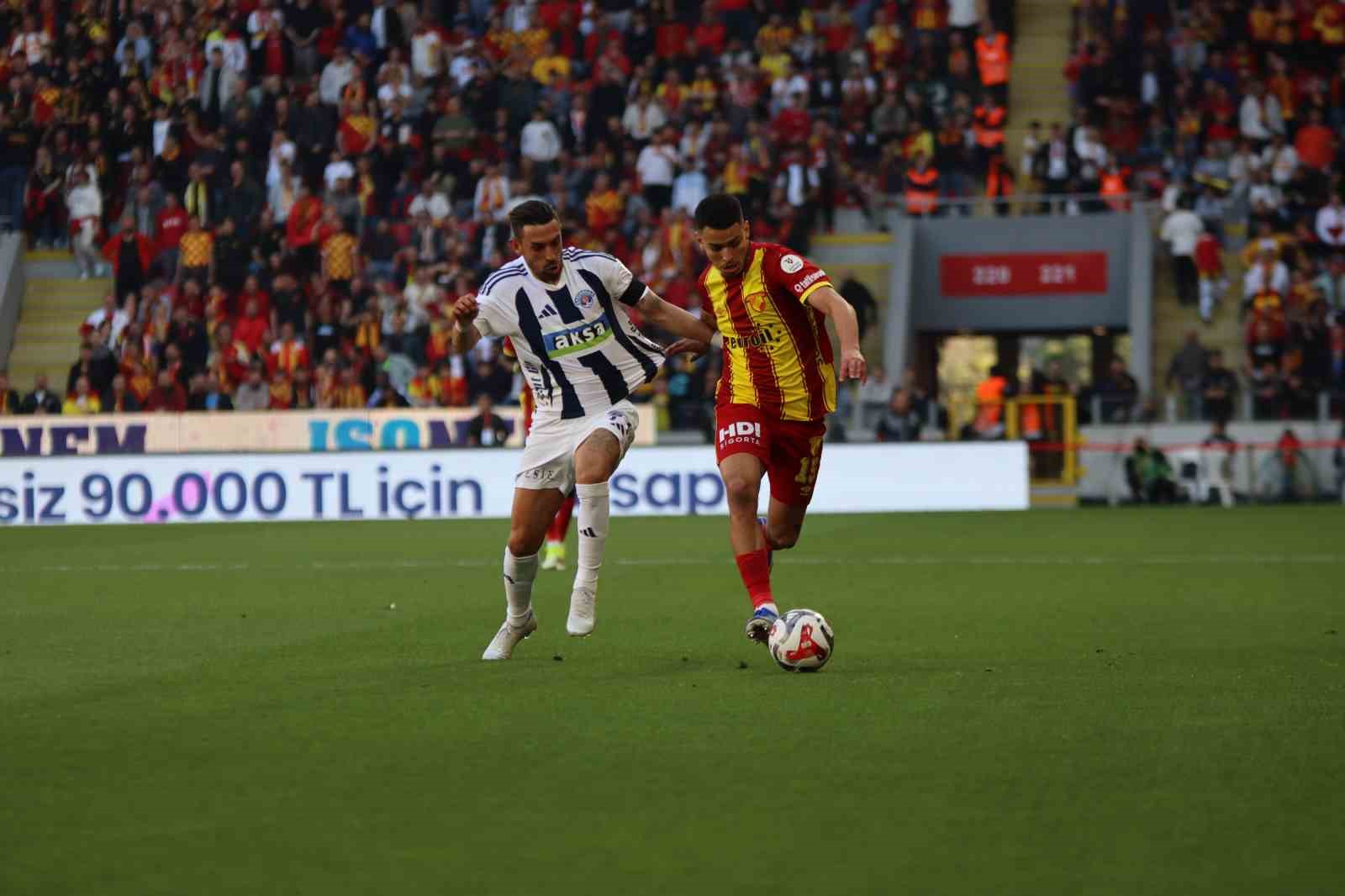 Trendyol Süper Lig: Göztepe: 1 - Kasımpaşa: 1 (İlk Yarı)
