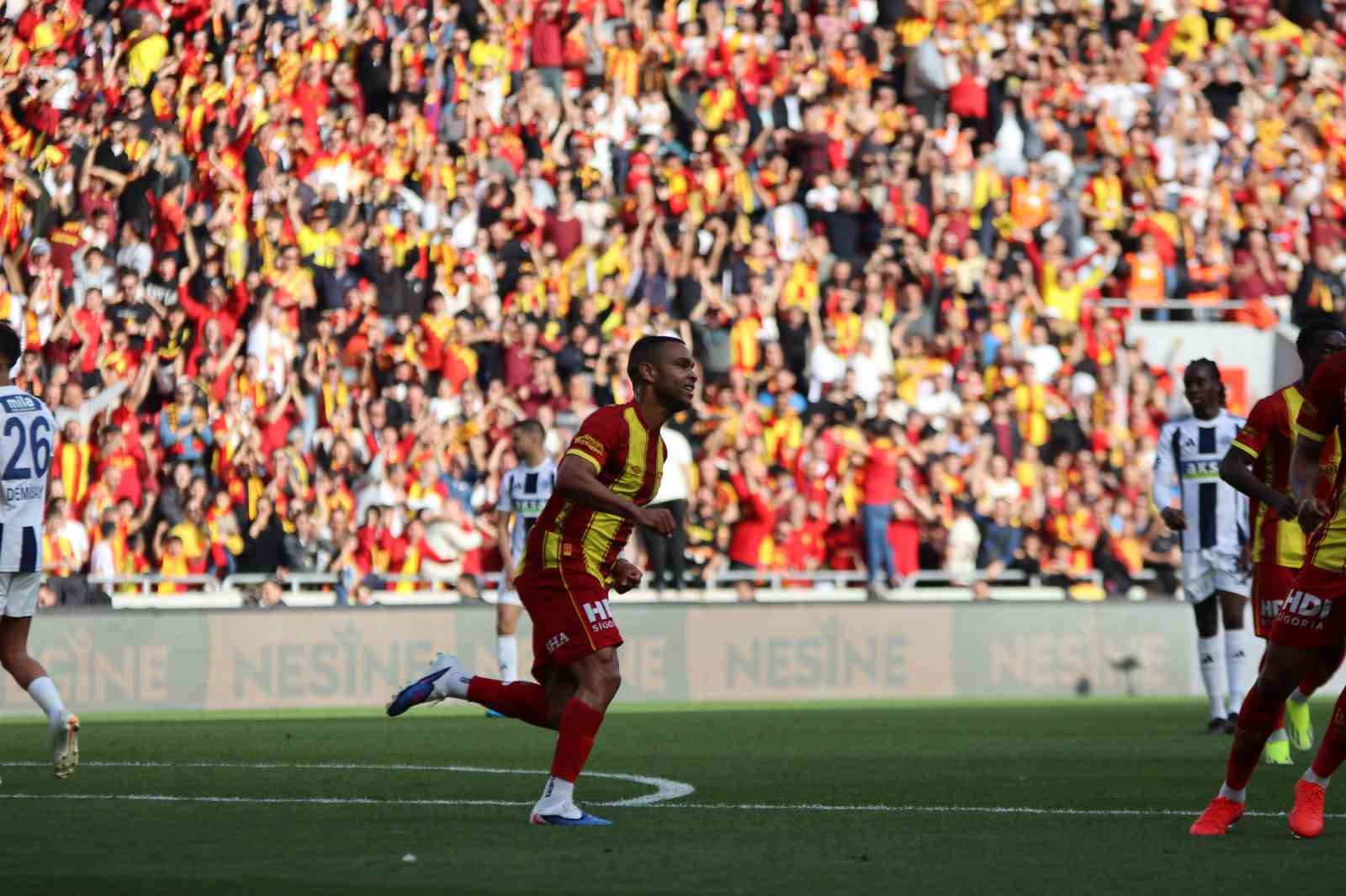 Trendyol Süper Lig: Göztepe: 1 - Kasımpaşa: 1 (İlk Yarı)

