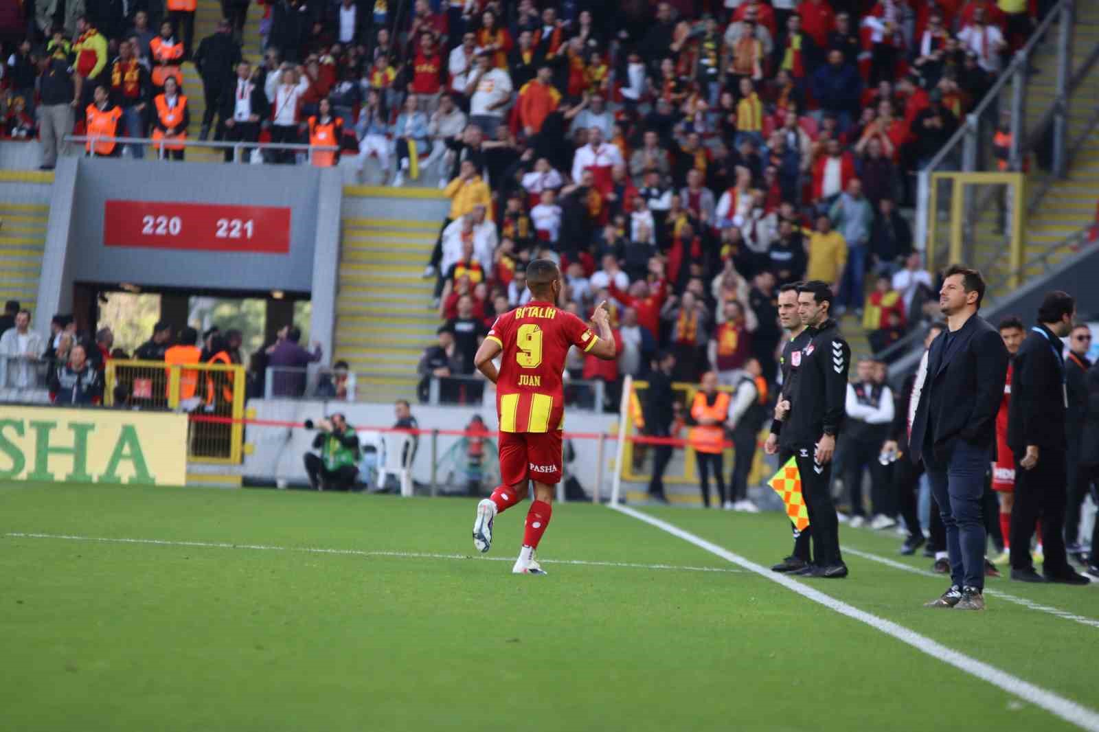 Trendyol Süper Lig: Göztepe: 1 - Kasımpaşa: 1 (İlk Yarı)
