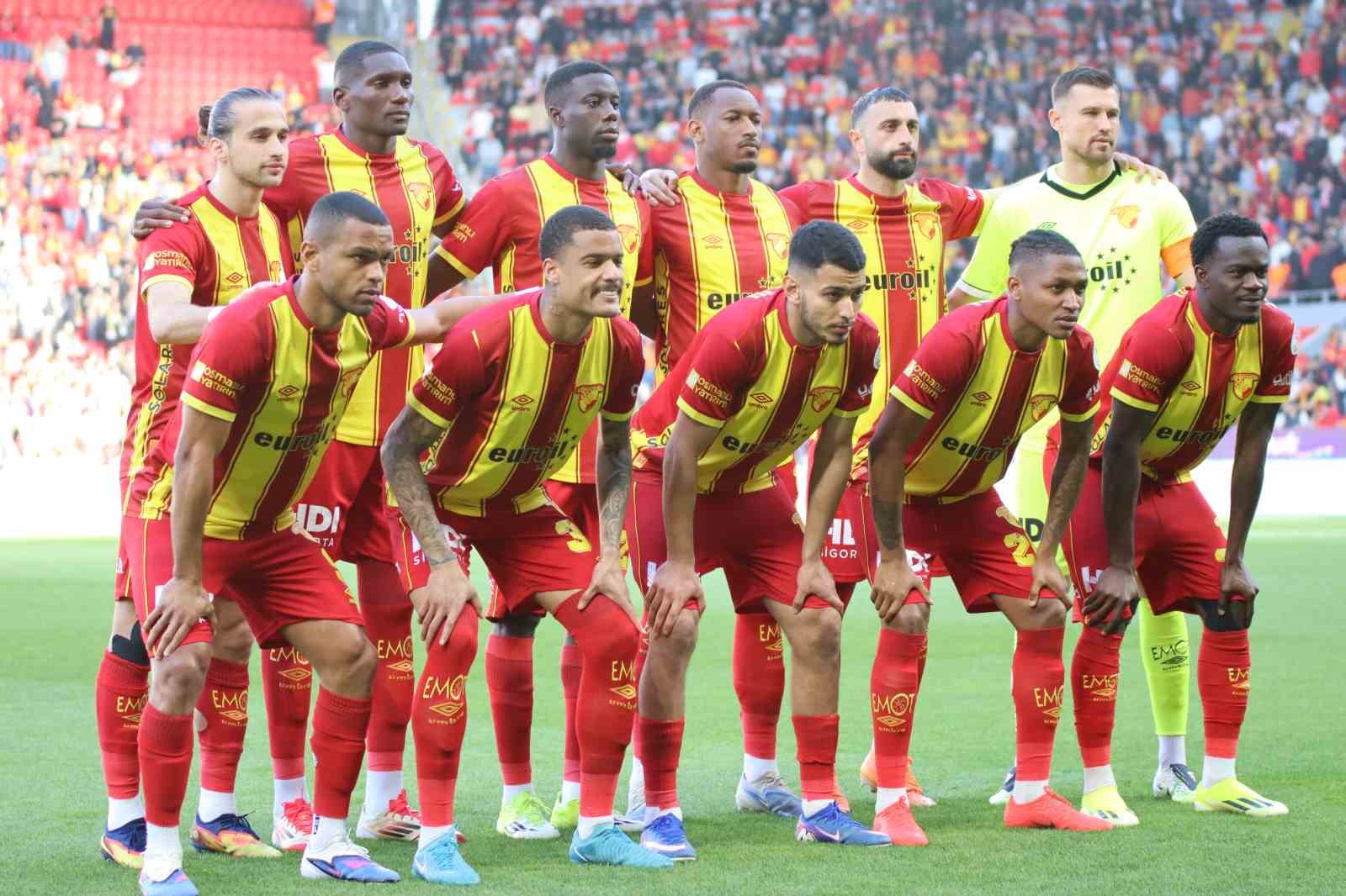 Trendyol Süper Lig: Göztepe: 1 - Kasımpaşa: 1 (İlk Yarı)
