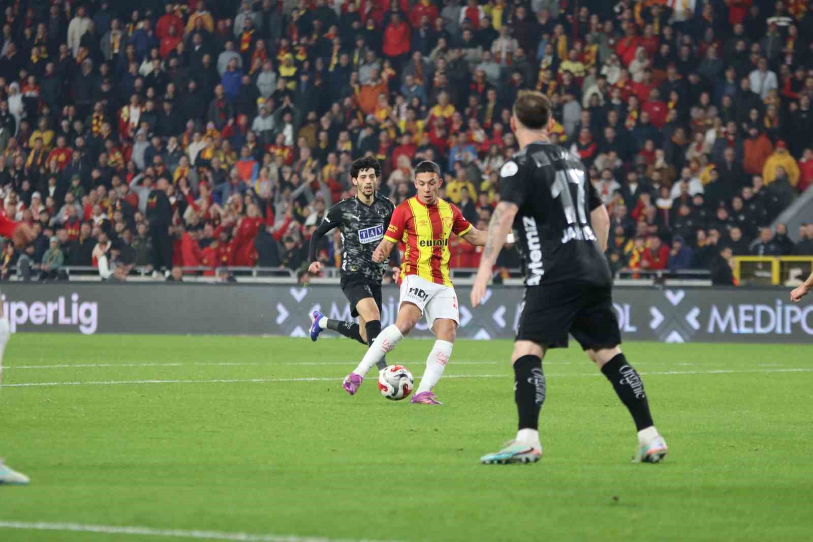 Trendyol Süper Lig: Göztepe: 2 - Alanyaspor: 2 (Maç sonucu)
