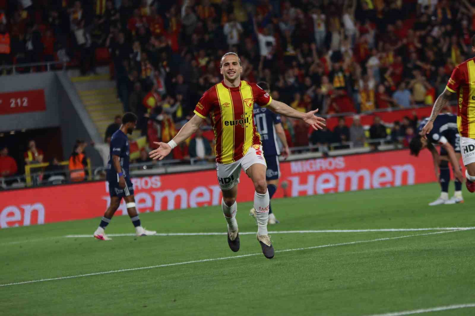 Trendyol Süper Lig: Göztepe: 2 - Antalyaspor: 0 (İlk yarı)
