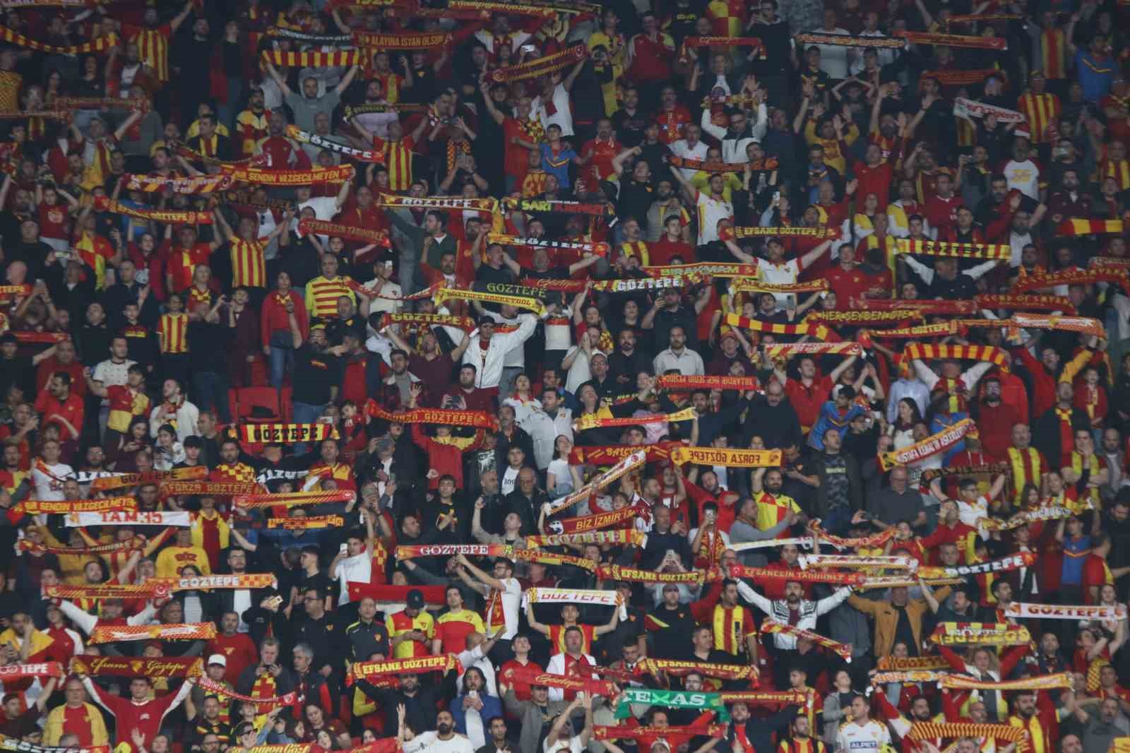 Trendyol Süper Lig: Göztepe: 2 - Antalyaspor: 0 (İlk yarı)
