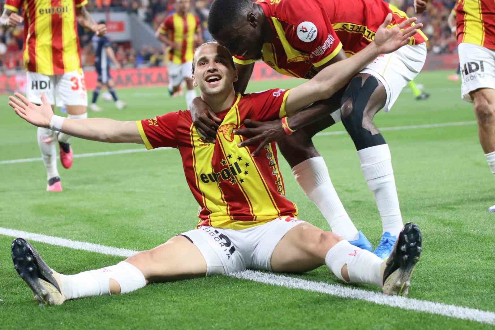 Trendyol Süper Lig: Göztepe: 2 - Antalyaspor: 0 (İlk yarı)
